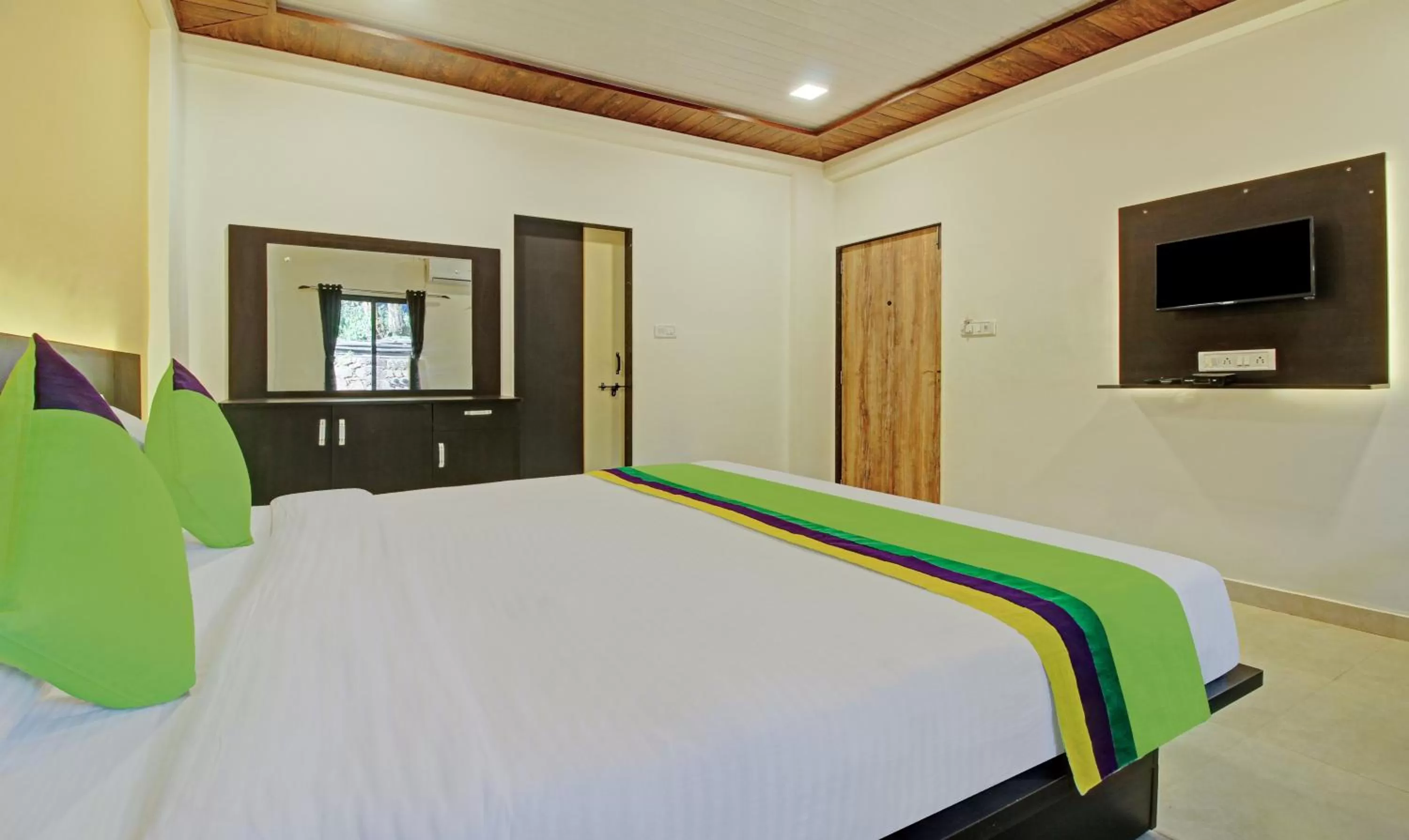 Bed in Treebo Trend Raaya Regency