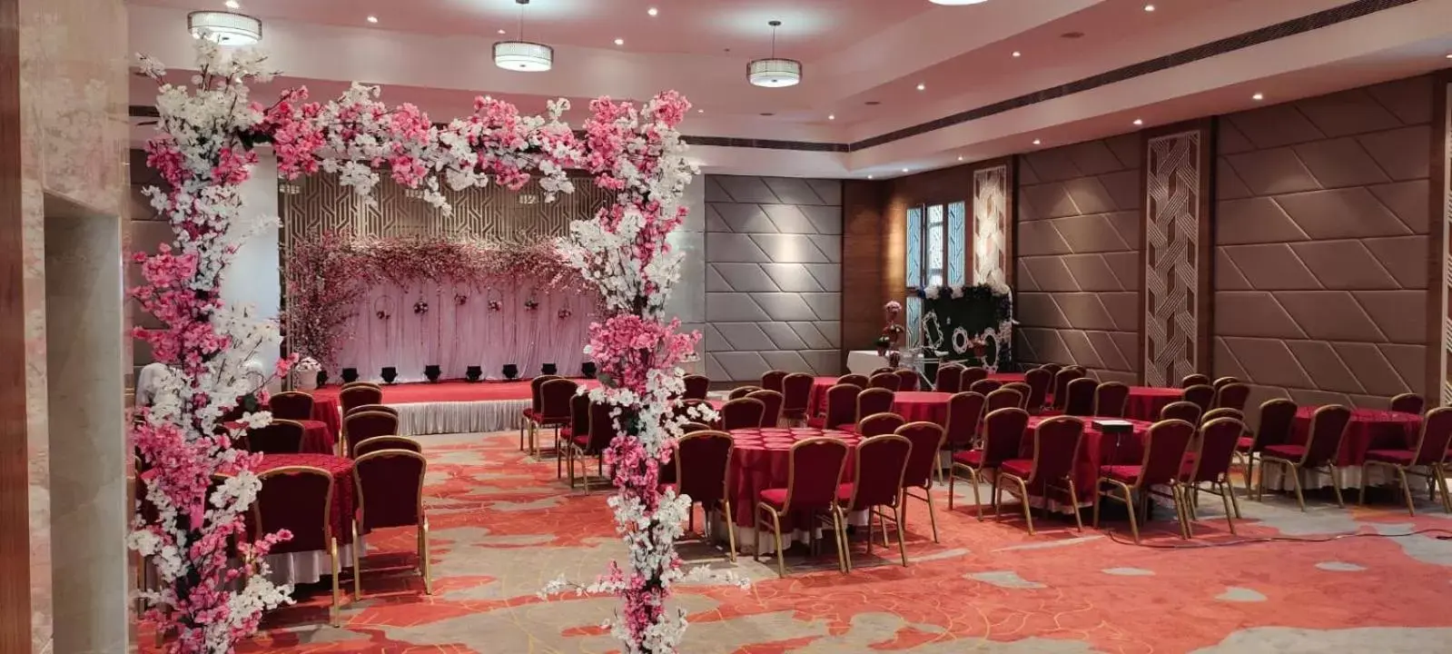 Banquet/Function facilities in Royal Orchid Central Grazia, Navi Mumbai