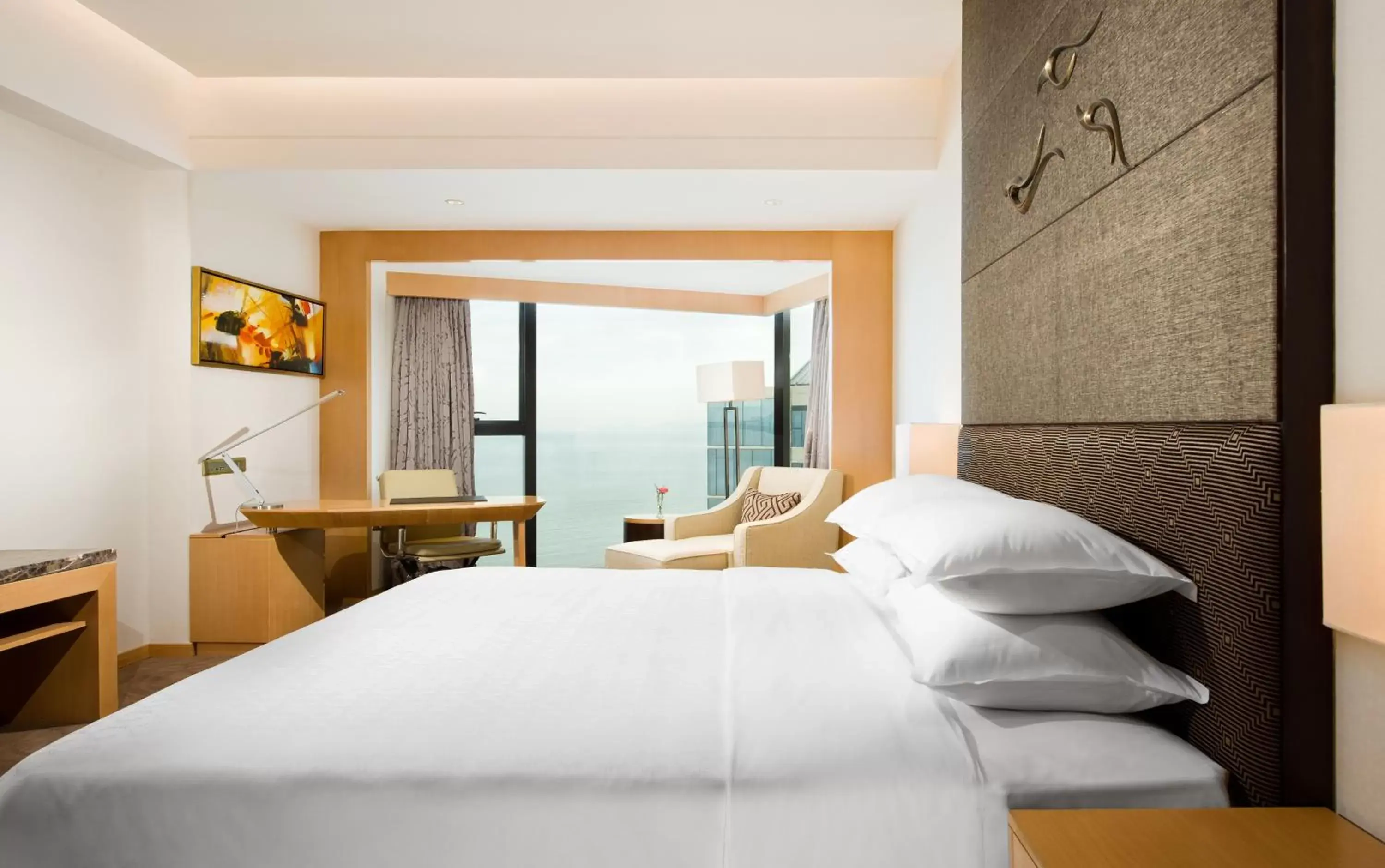 Bedroom in Sheraton Yantai Golden Beach Resort