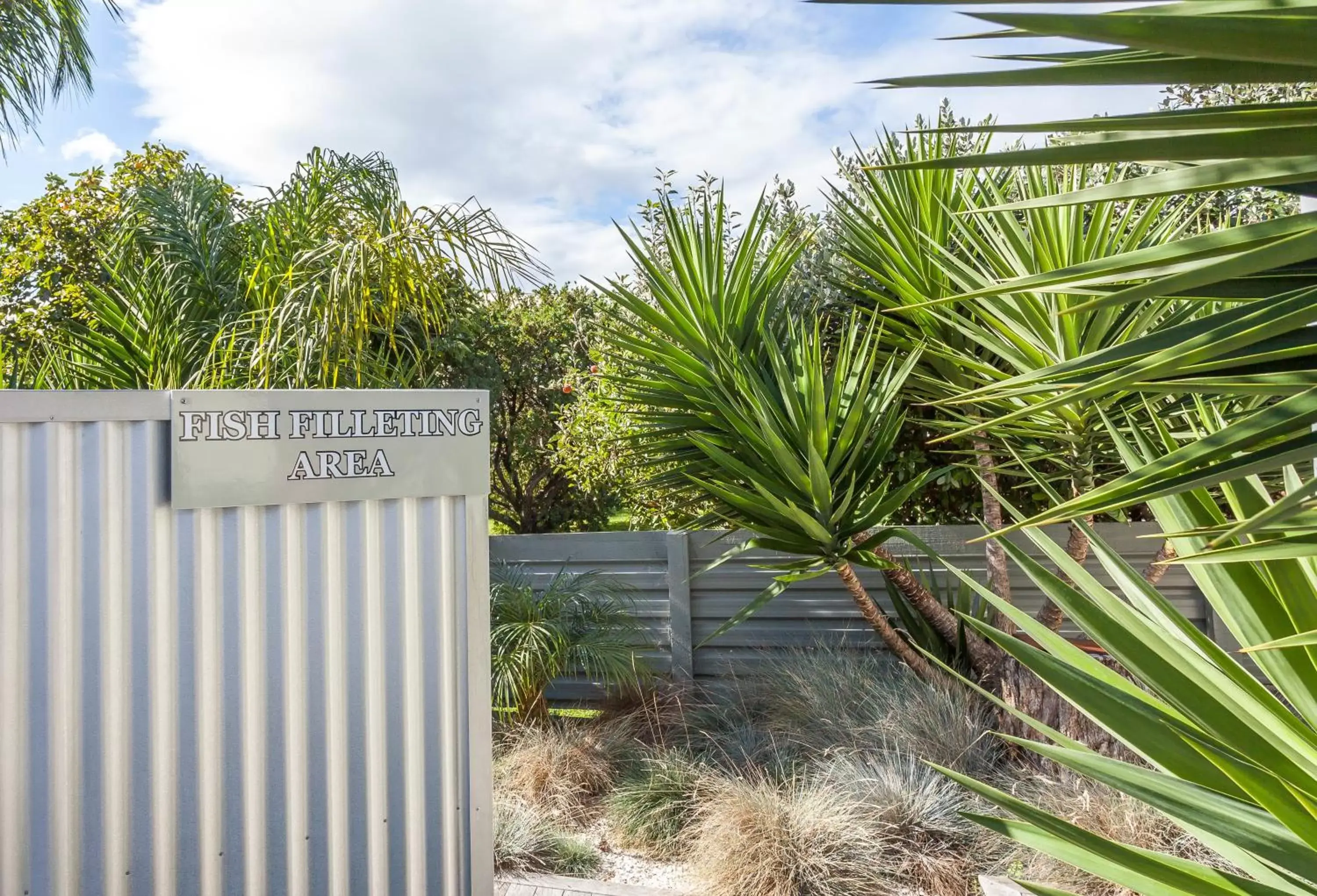 Logo/Certificate/Sign in Tairua Shores Motel