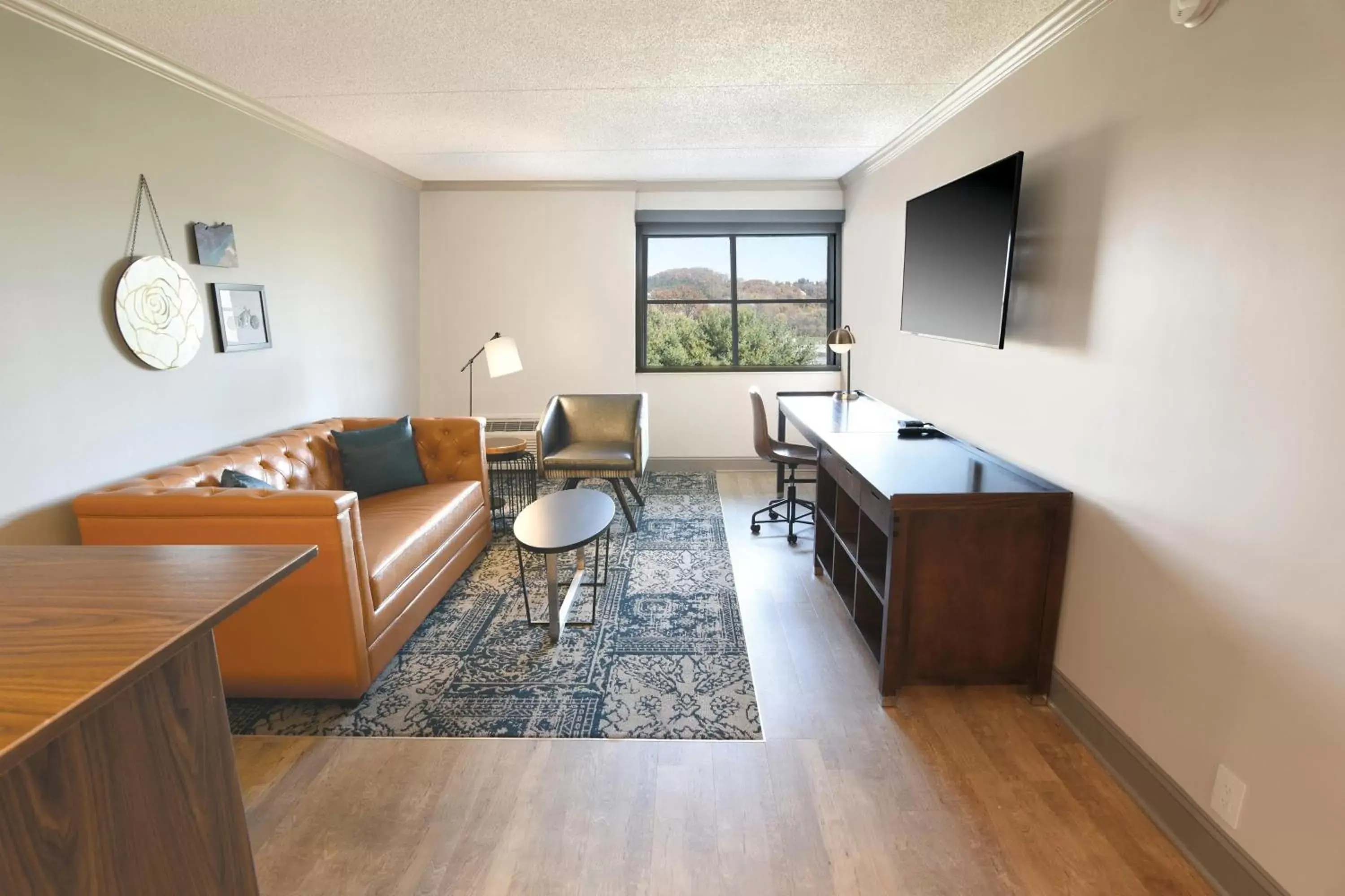 Living room, Seating Area in Four Points by Sheraton York