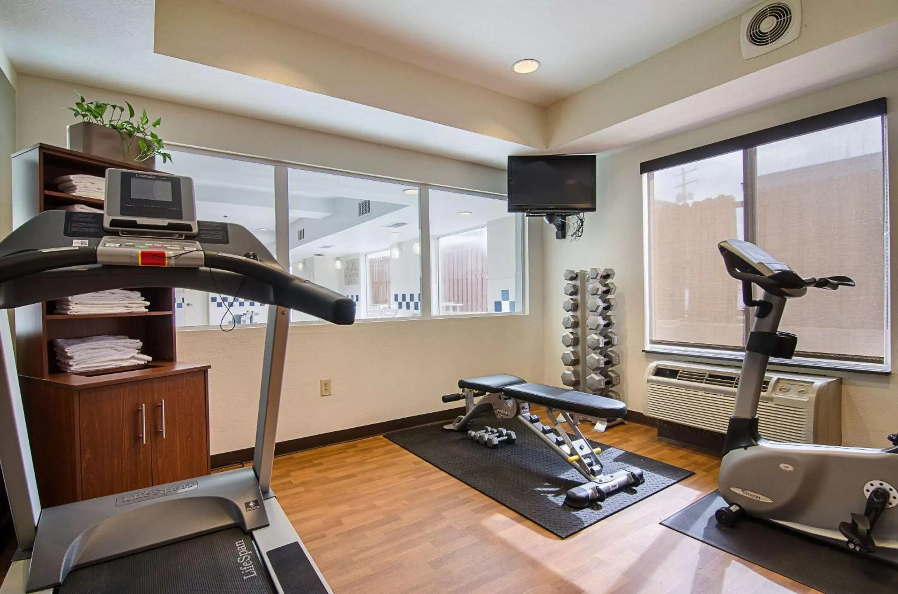 Fitness centre/facilities, Fitness Center/Facilities in Quality Suites