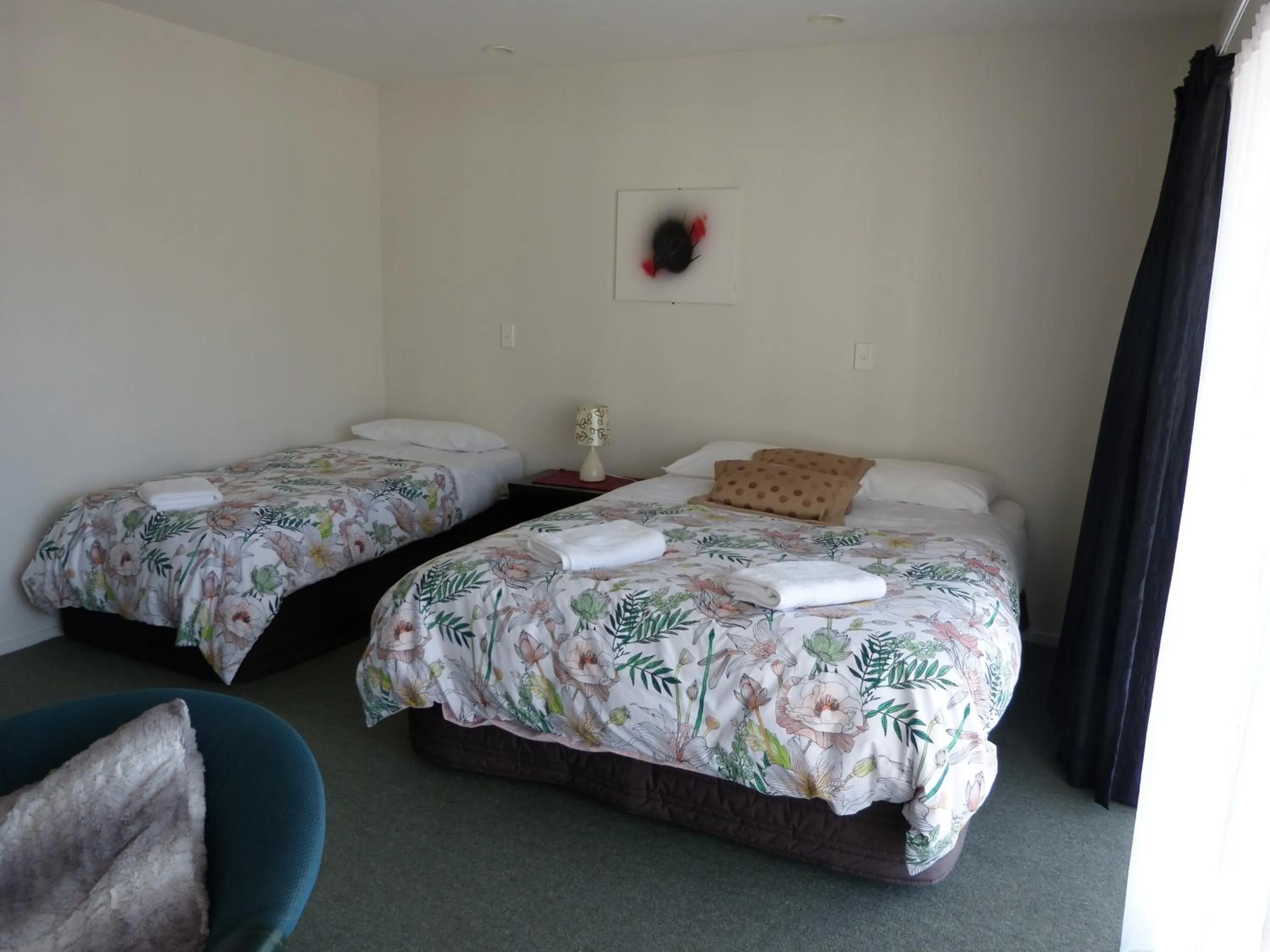 Bedroom, Bed in Blake Court Motel