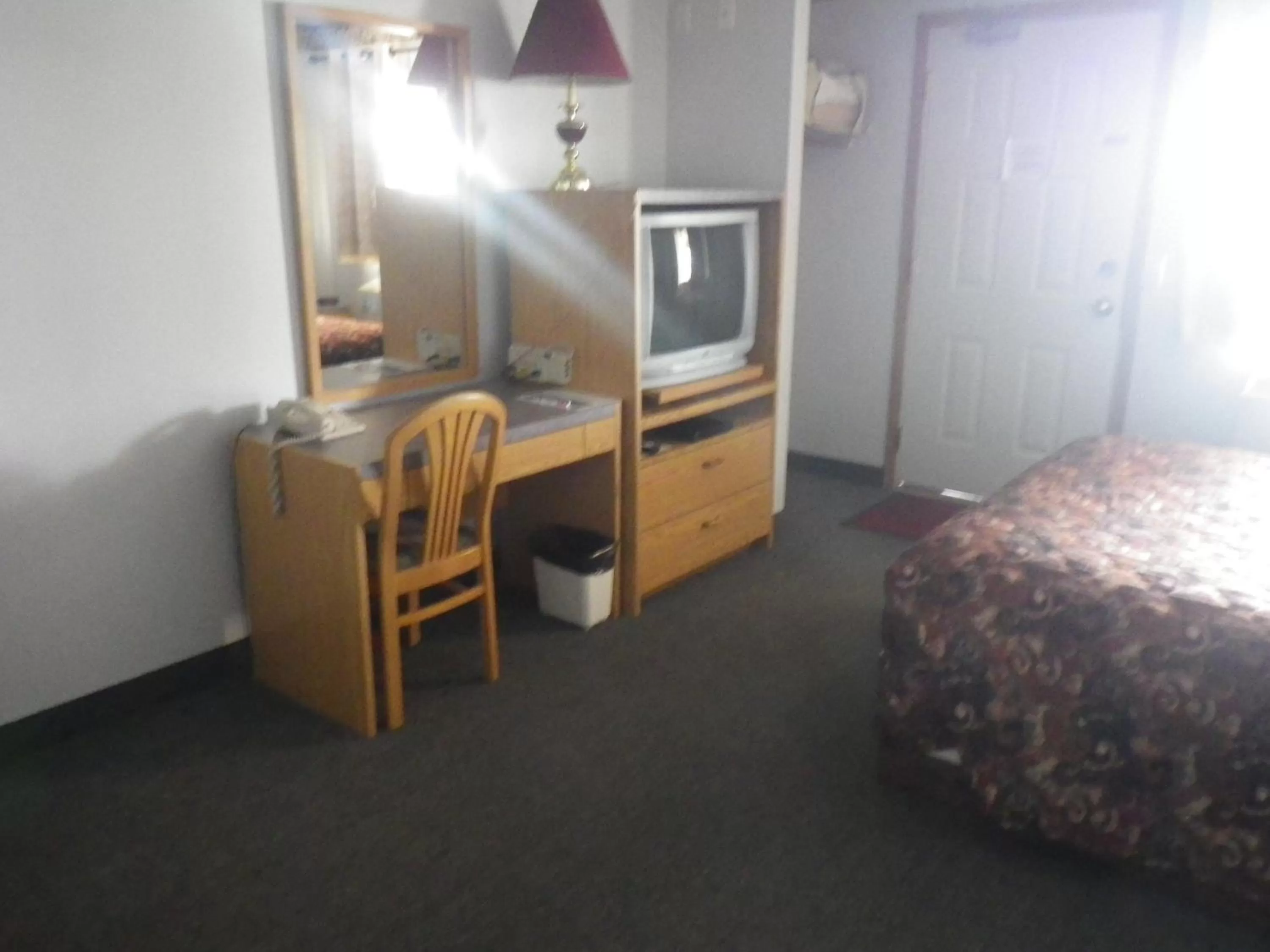 Bedroom, Bed in Alcan Motor Inn