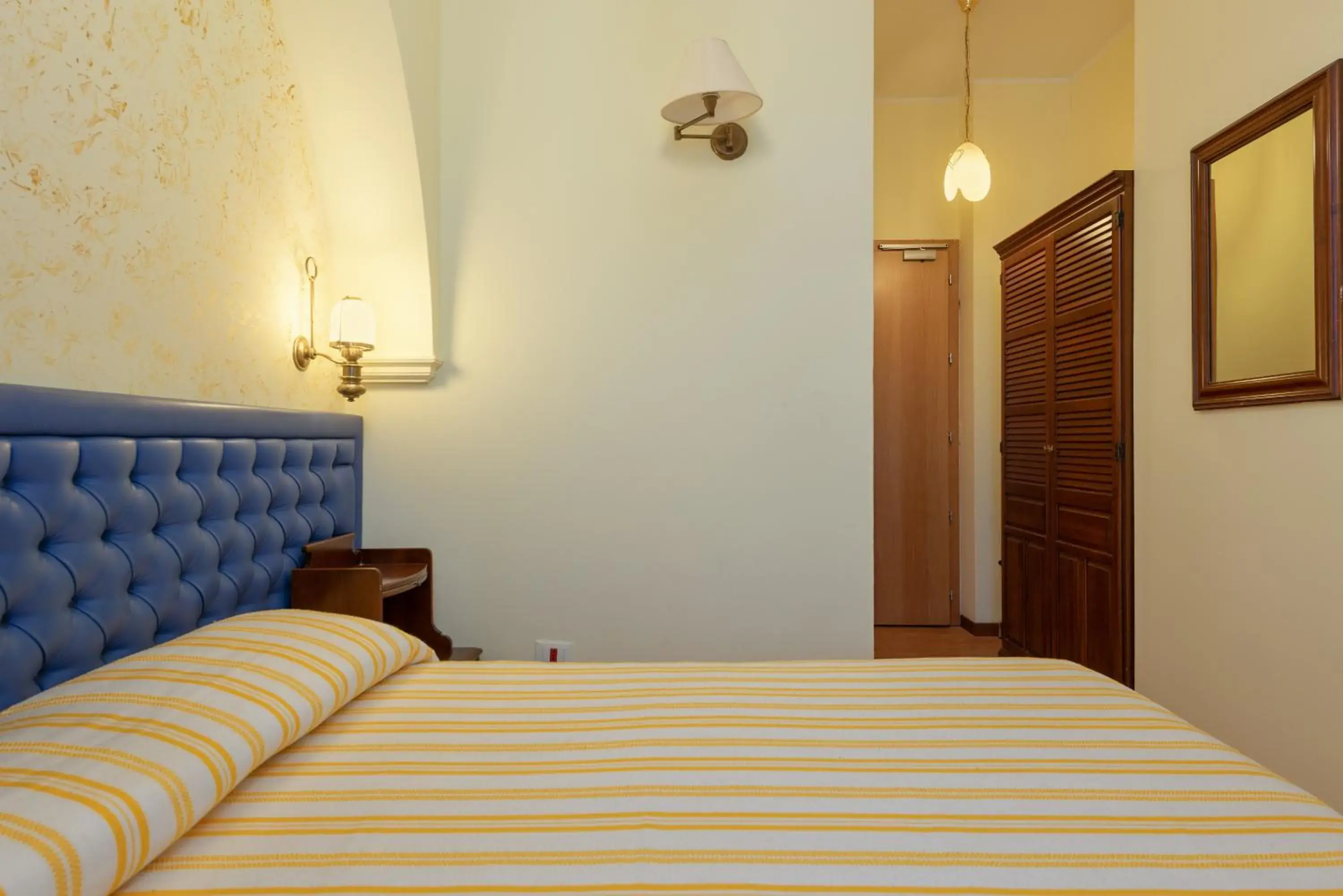 Bed in Hotel Malcesine