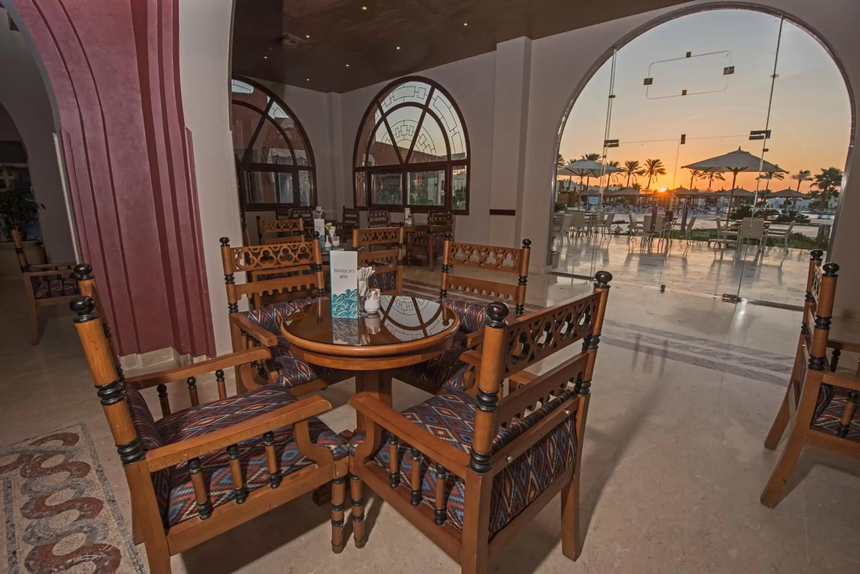 Lounge or bar in Sunrise Royal Makadi Resort