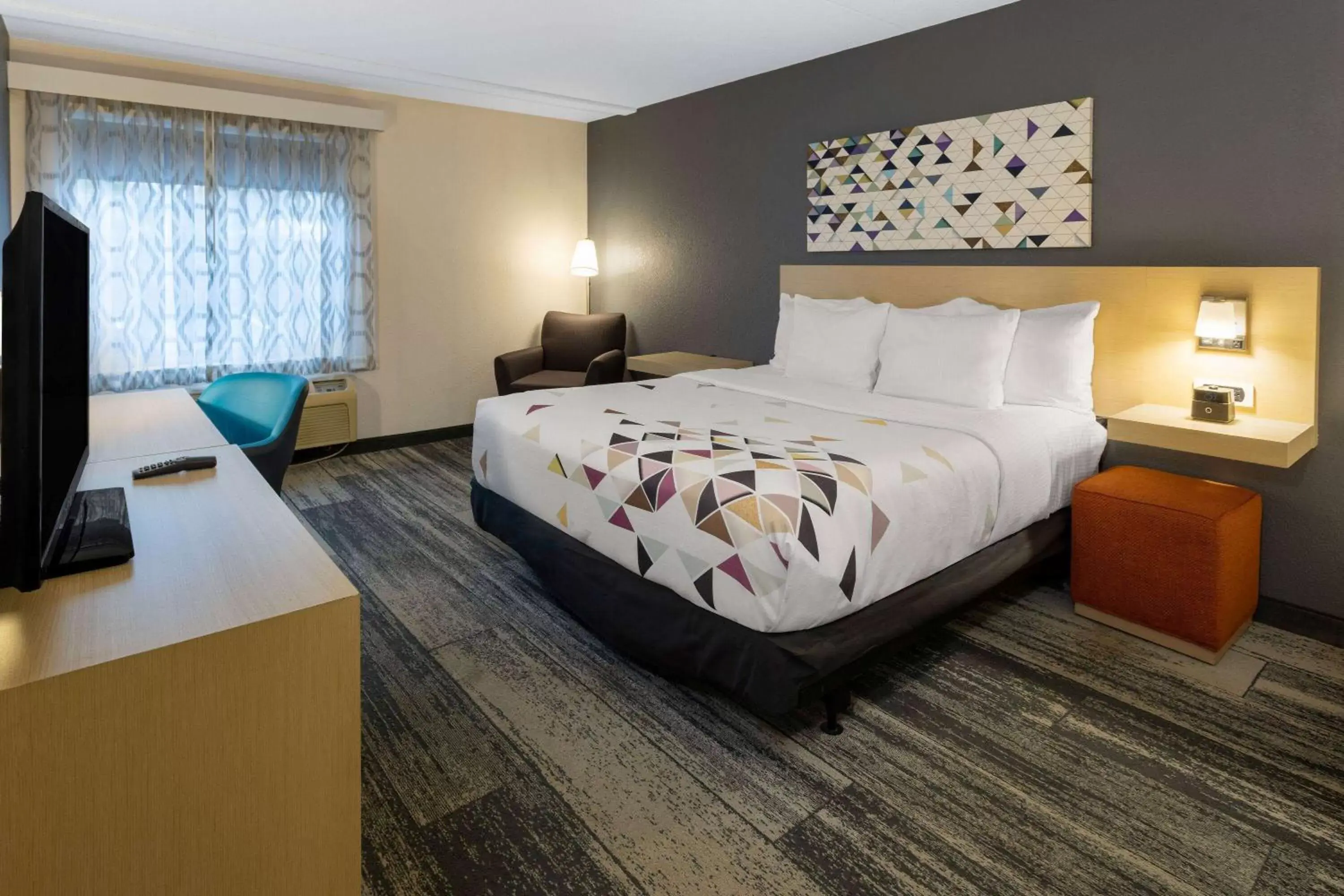 1 King Bed, Mobility and Hearing Accessible Room, Bathtub w/ Grab Bars, NSMK in Baymont by Wyndham White Plains - Elmsford 1 King Bed, Mobility and Hearing Accessible Room, Bathtub w/ Grab Bars, NSMK in Baymont by Wyndham White Plains - Elmsford