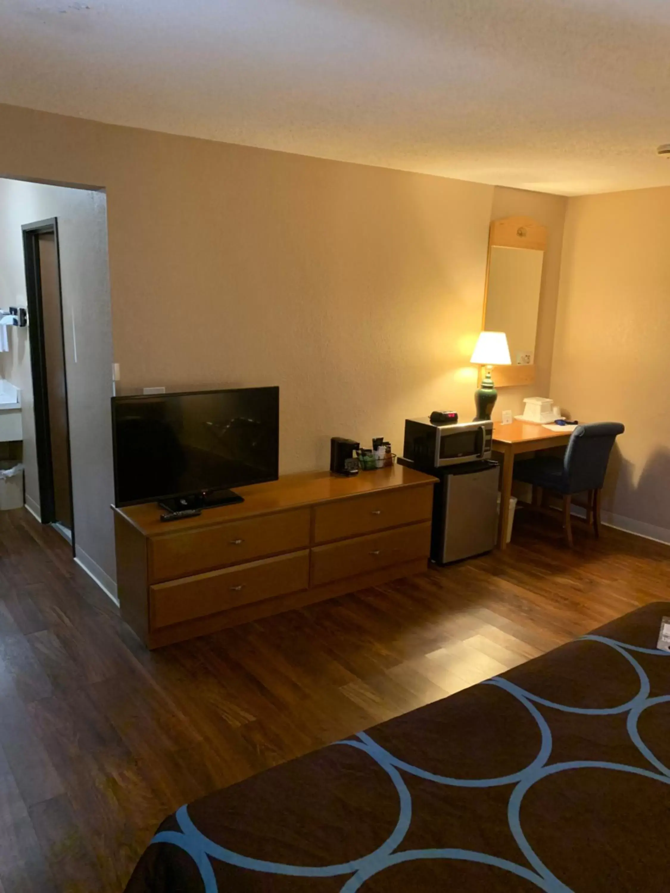 TV/Entertainment Center in Super 8 by Wyndham Kingston