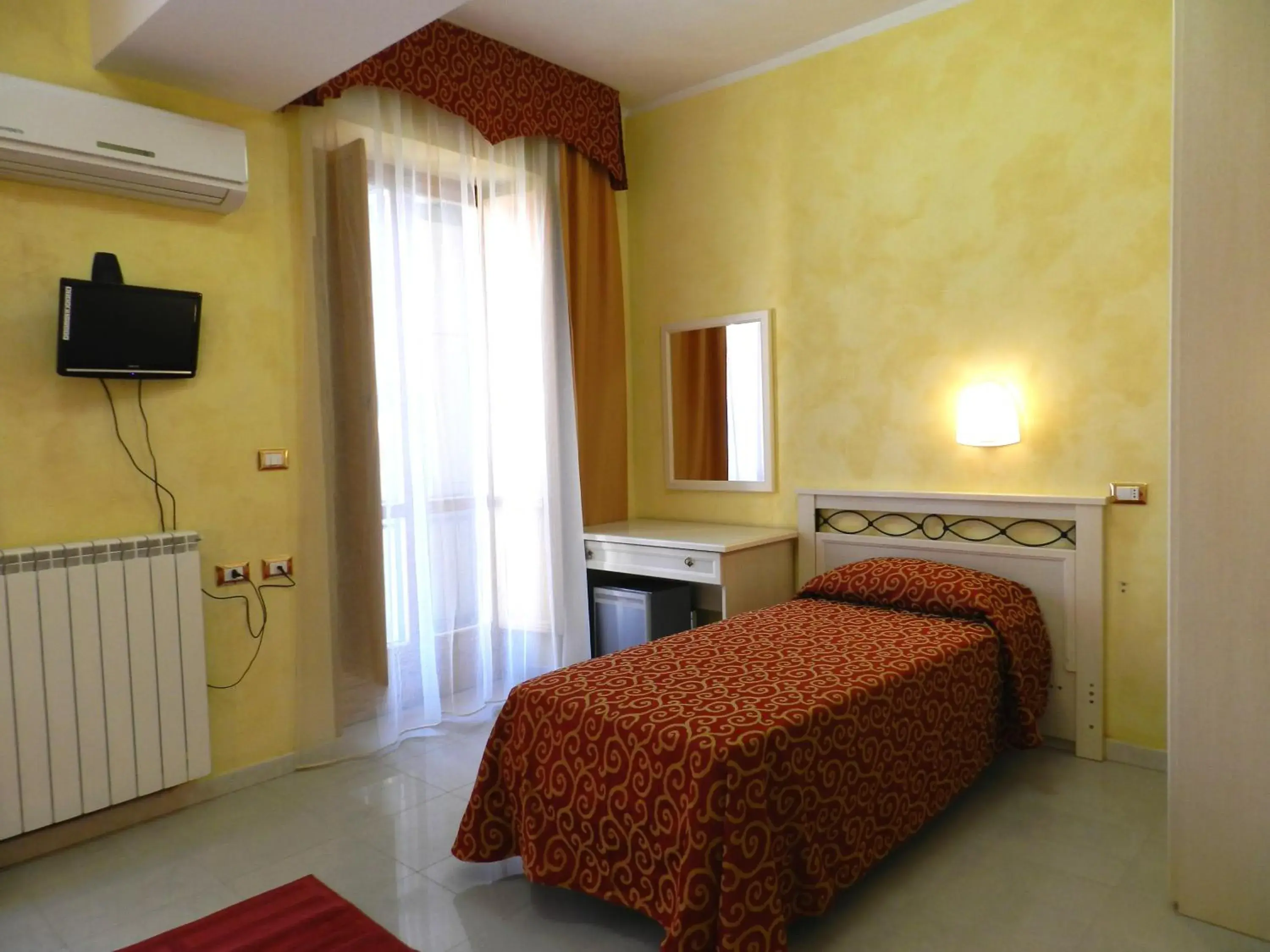 Photo of the whole room, Bed in Hotel Air Palace Lingotto