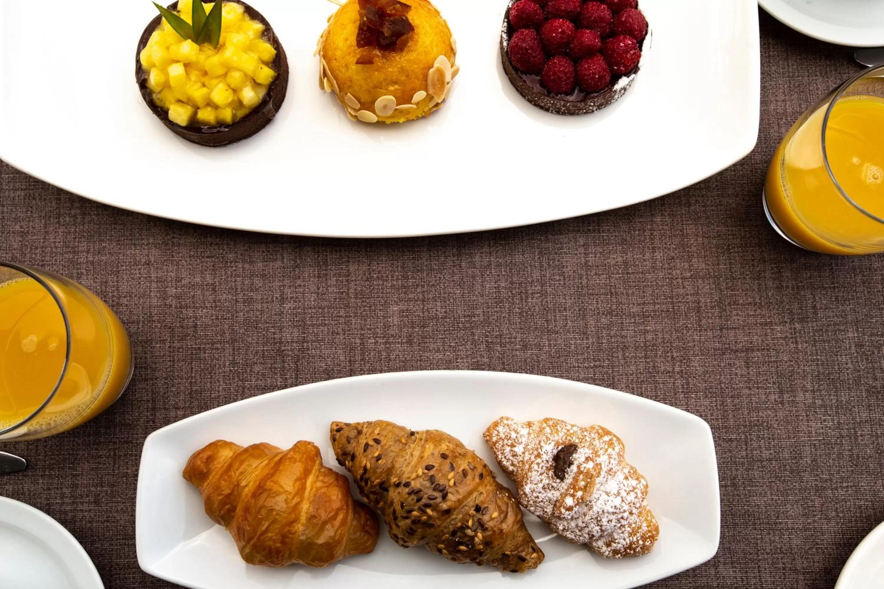 Breakfast in UNA HOTELS MH Matera