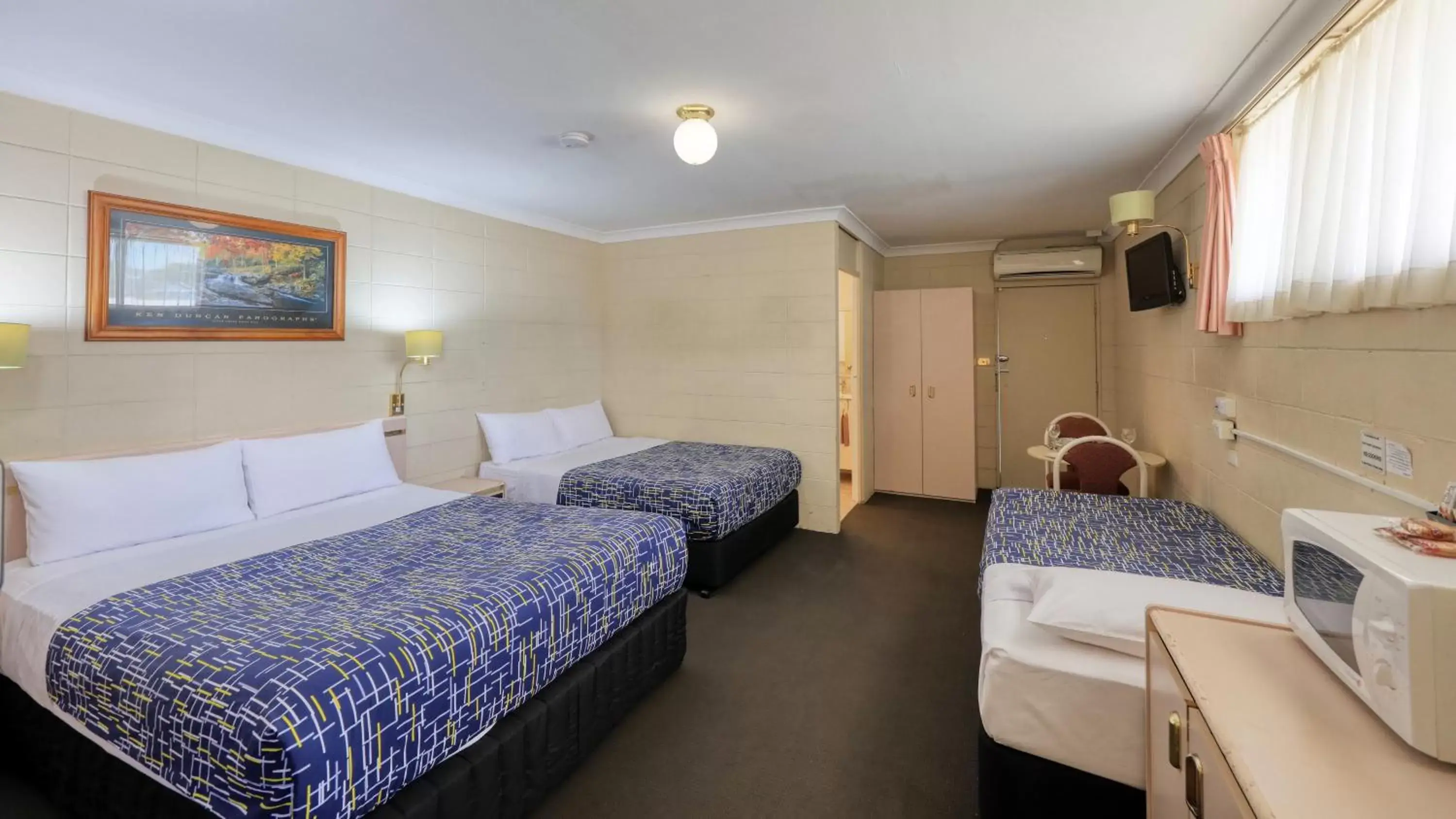 Photo of the whole room, Bed in Cootamundra Gardens Motel