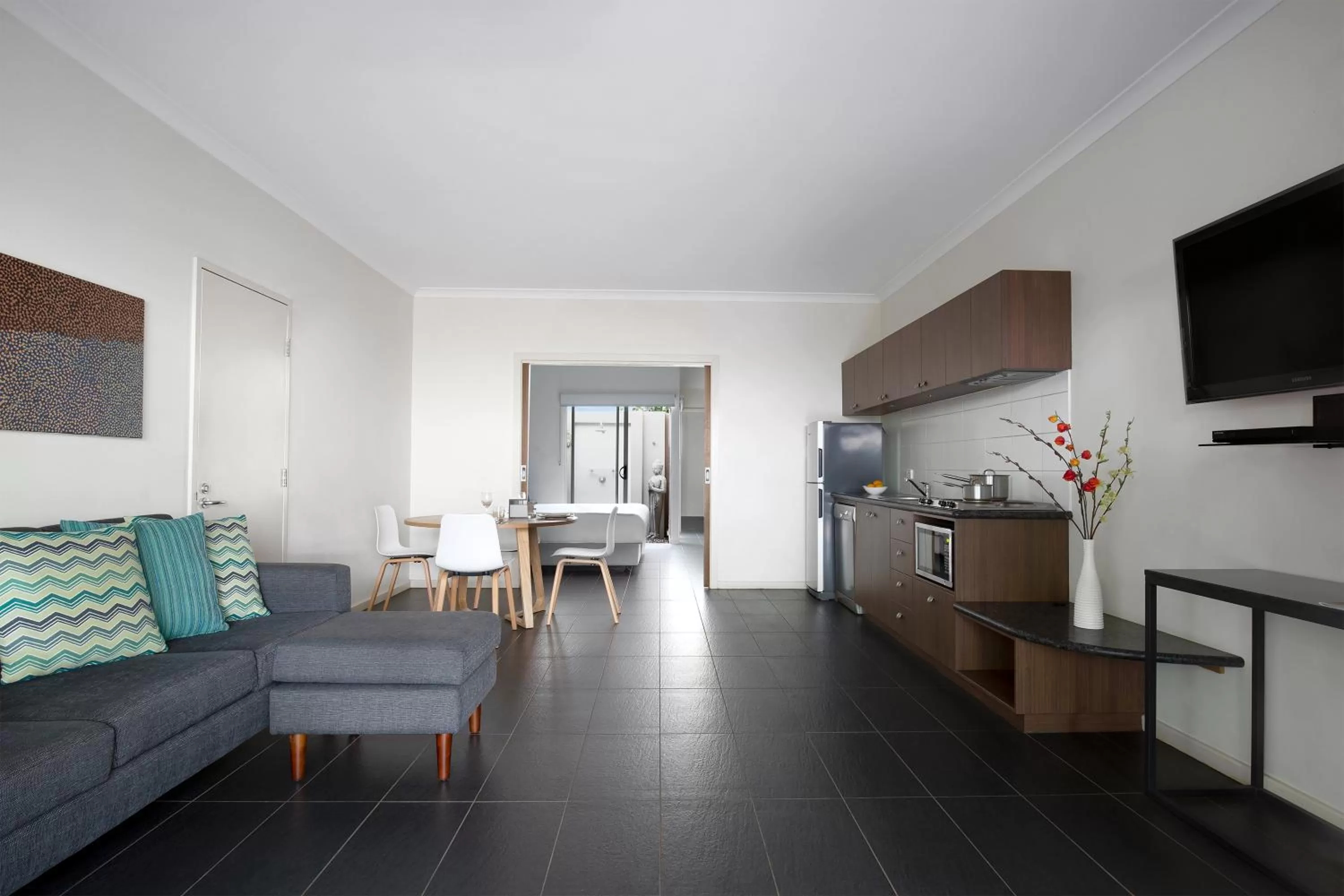 Kitchen or kitchenette in Mantra Frangipani Broome