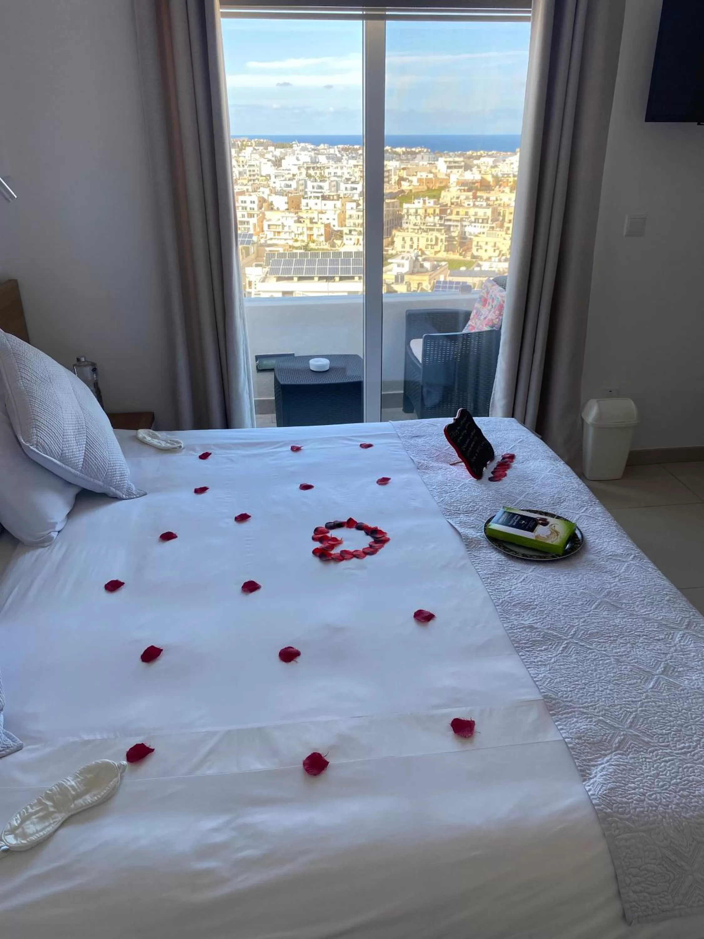 Bedroom, Bed in Escape to St Julians