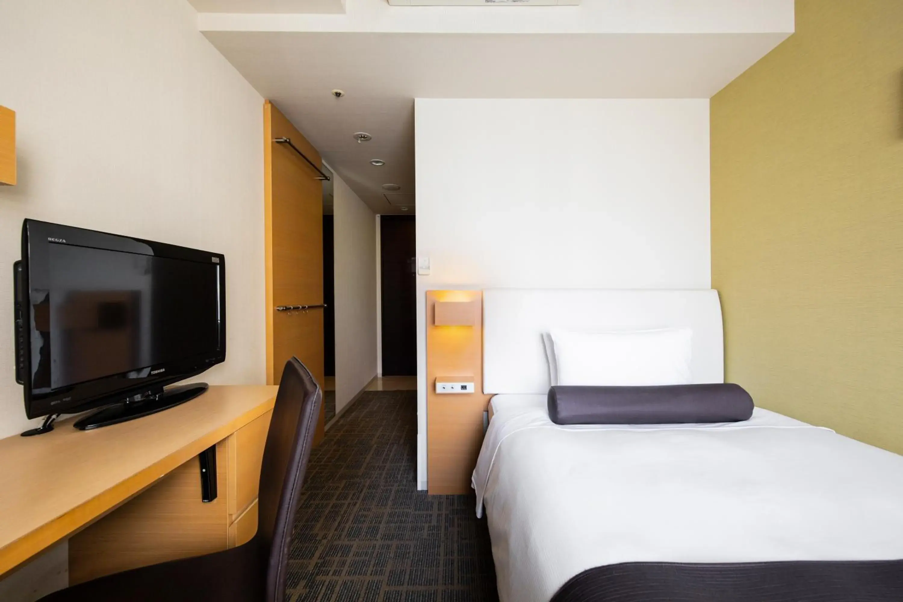 Bed in Tokyu Stay Kamata - Tokyo Haneda Bed in Tokyu Stay Kamata - Tokyo Haneda