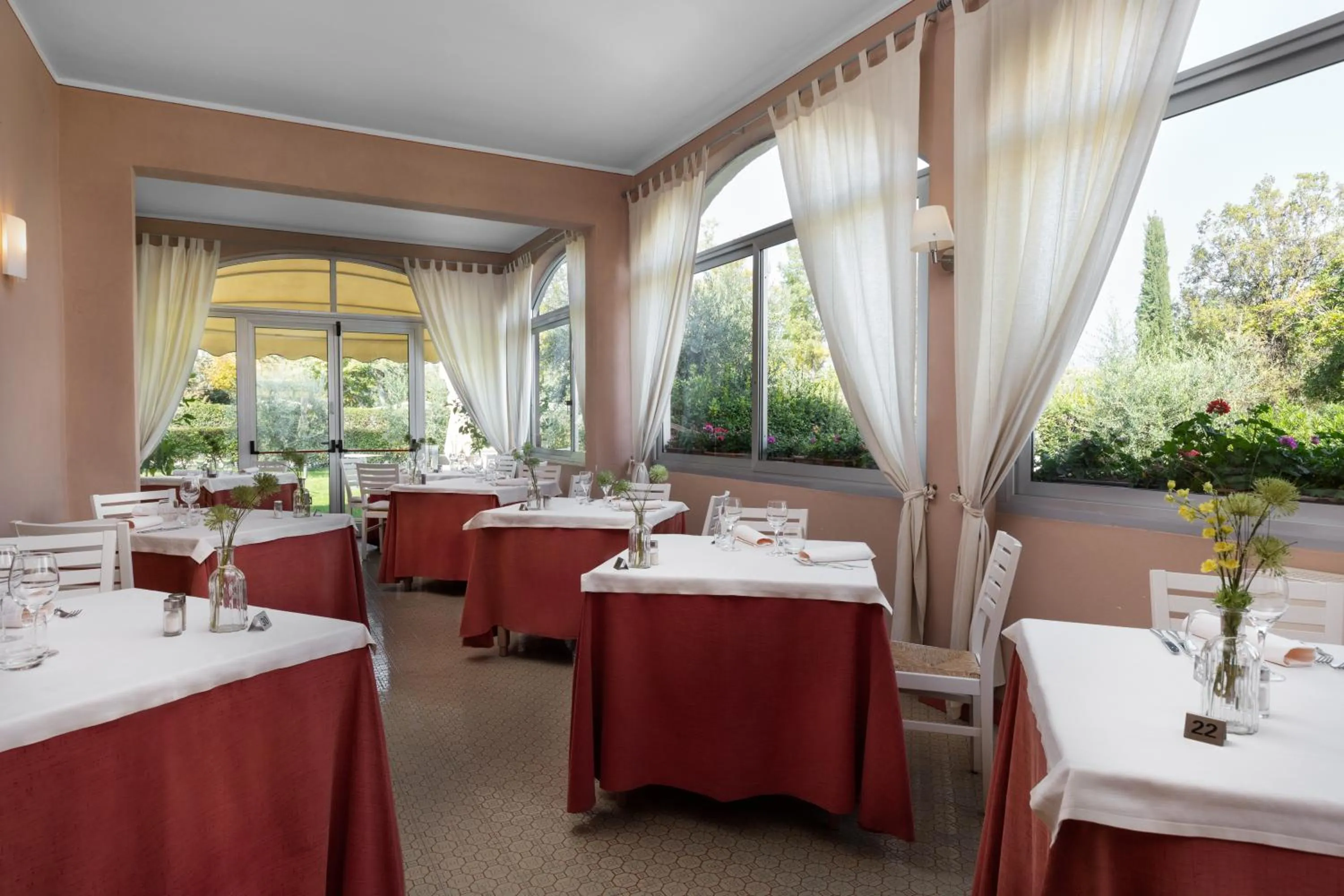 Restaurant/places to eat in La Quiete Park Hotel