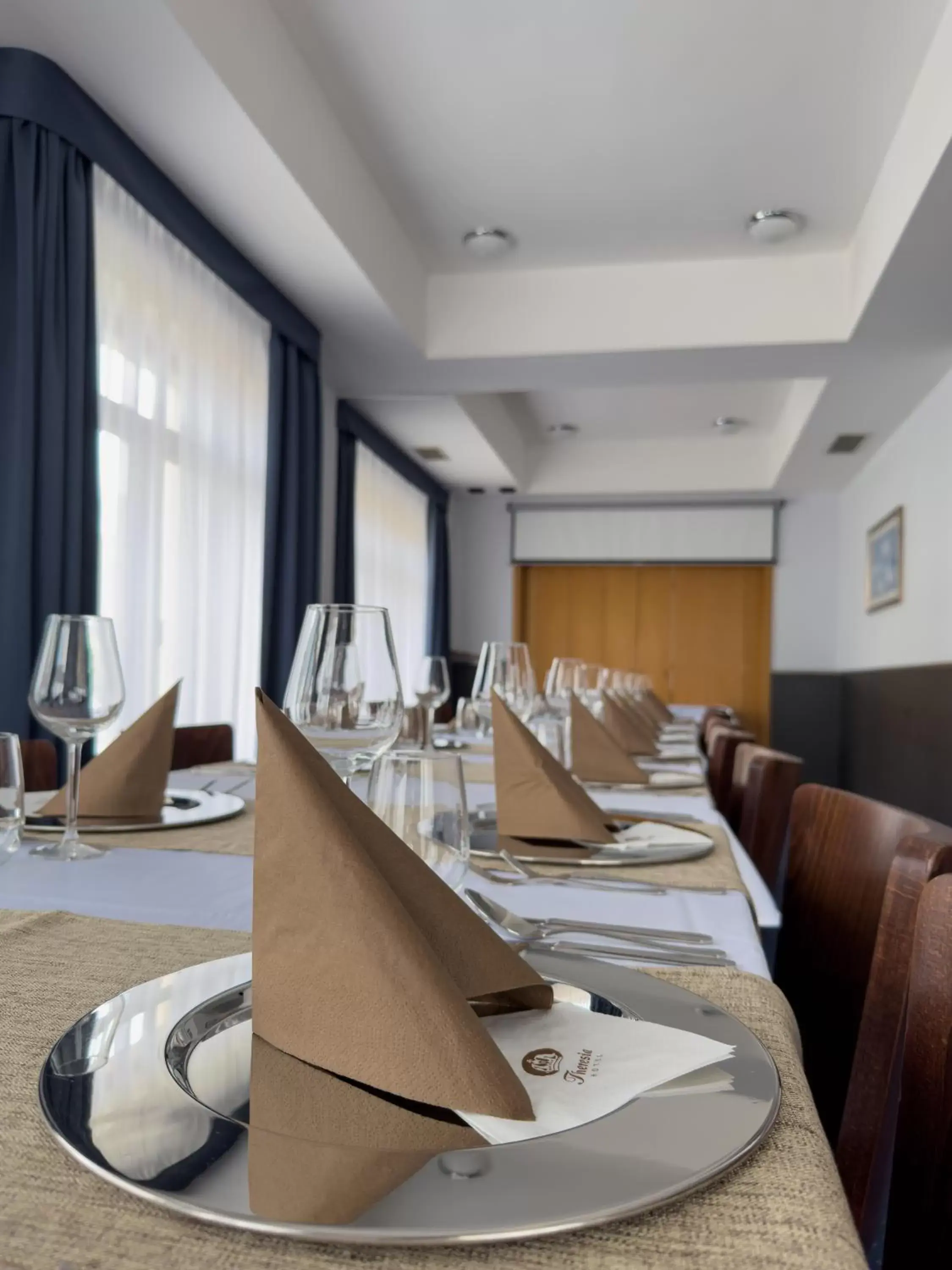 Meeting/conference room, Restaurant/Places to Eat in Hotel Theresia