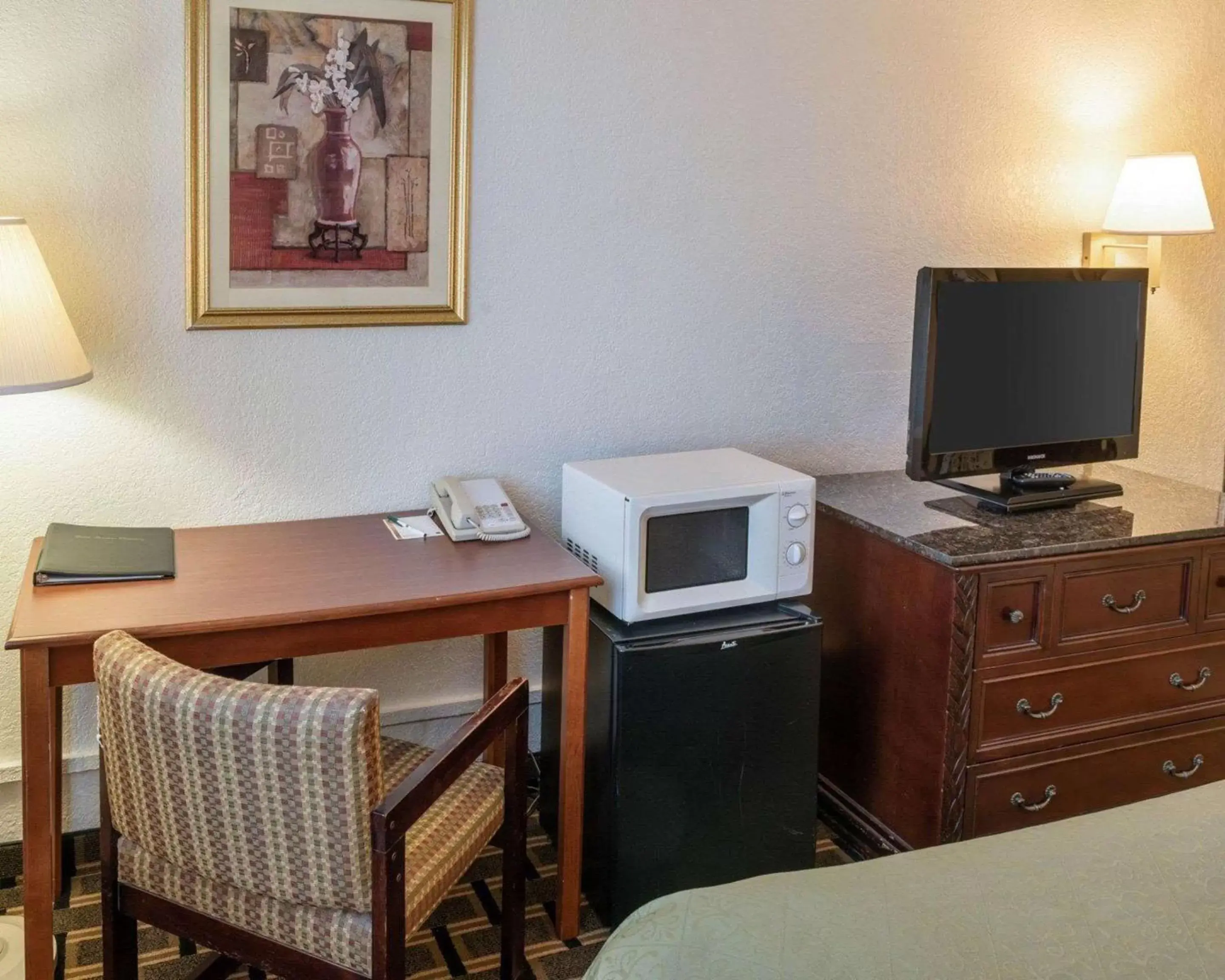 Photo of the whole room in Quality Inn Savage - Bloomington West Photo of the whole room in Quality Inn Savage - Bloomington West