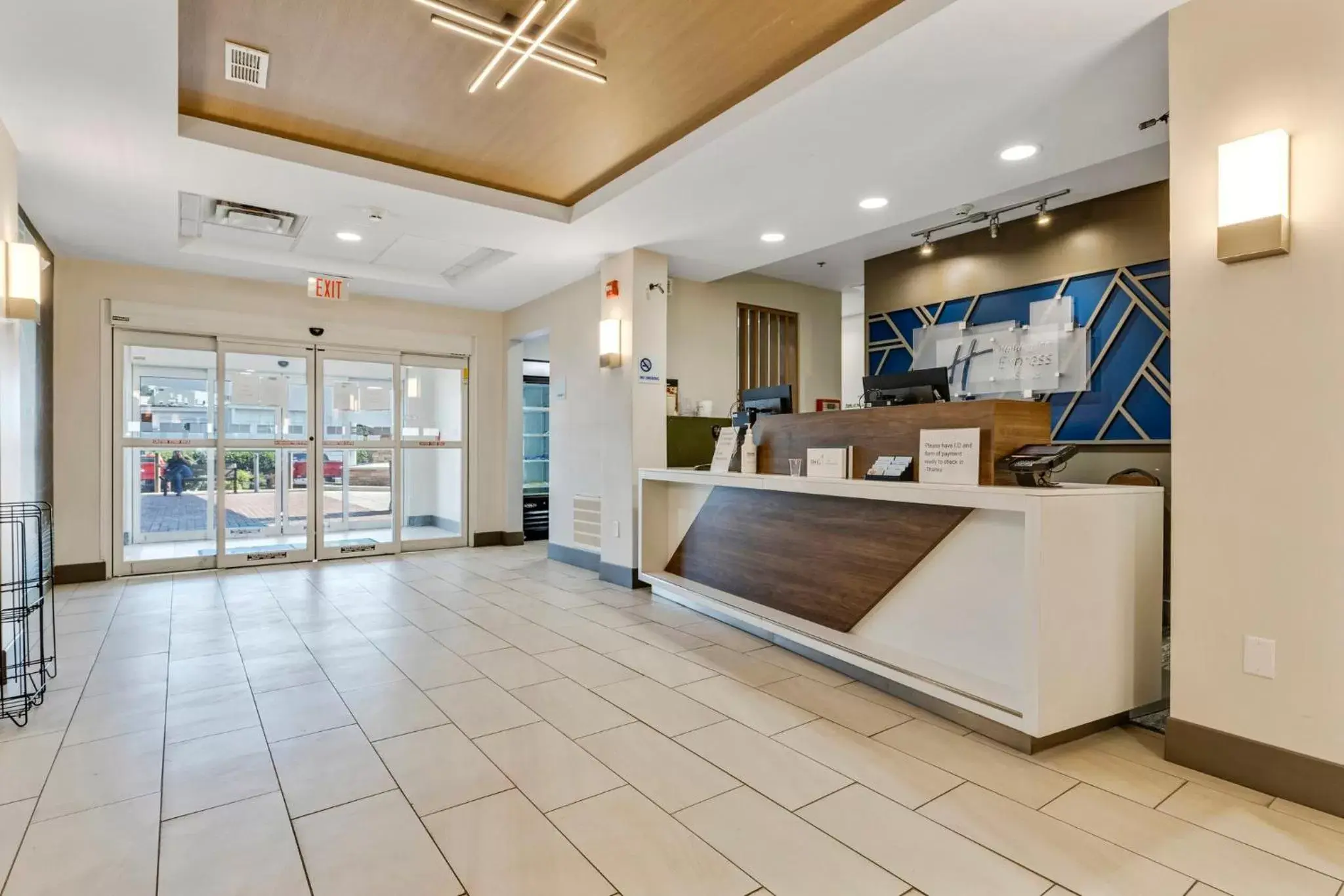 Property building, Lobby/Reception in Holiday Inn Express Hotel & Suites Starkville, an IHG Hotel