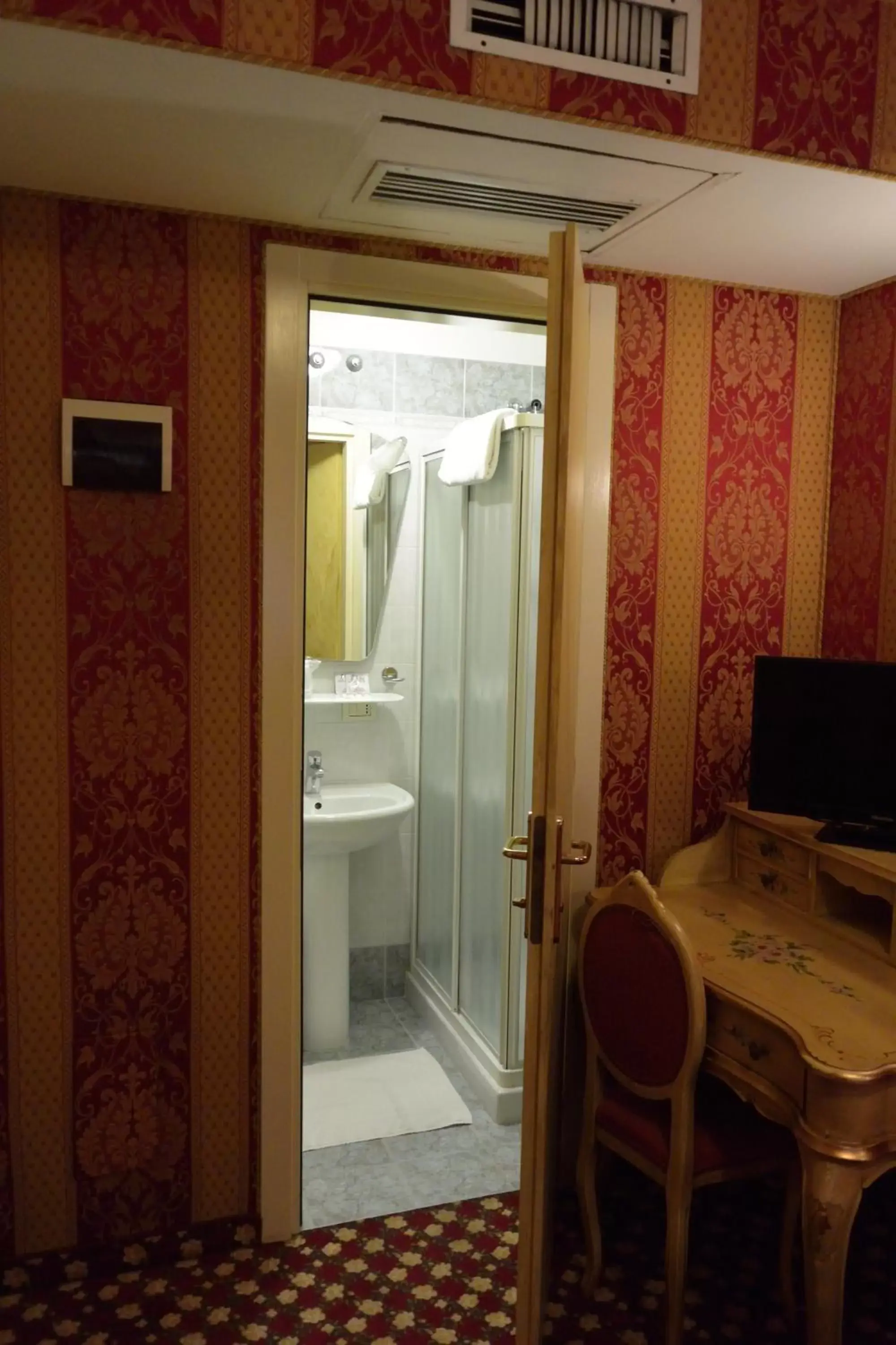 Bathroom in Hotel Belle Arti