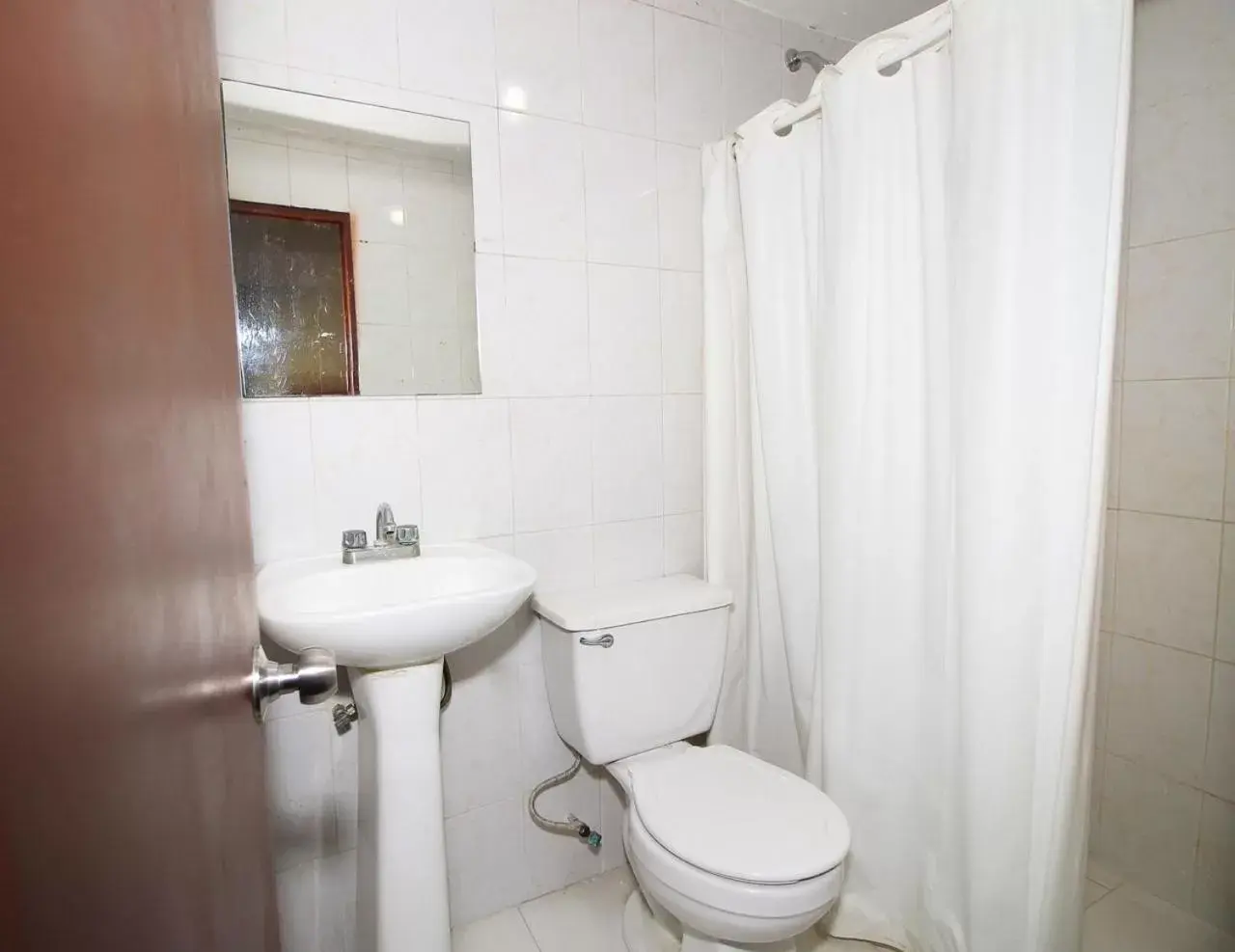 Toilet, Bathroom in Hotel Santander Veracruz - Malecon