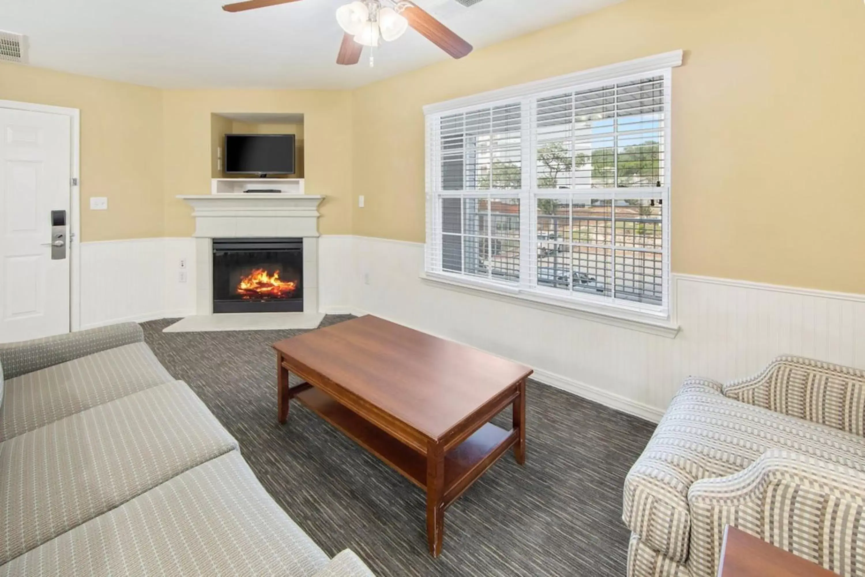 Photo of the whole room, Seating Area in Holiday Inn Club Vacations Hill Country Resort at Canyon Lake