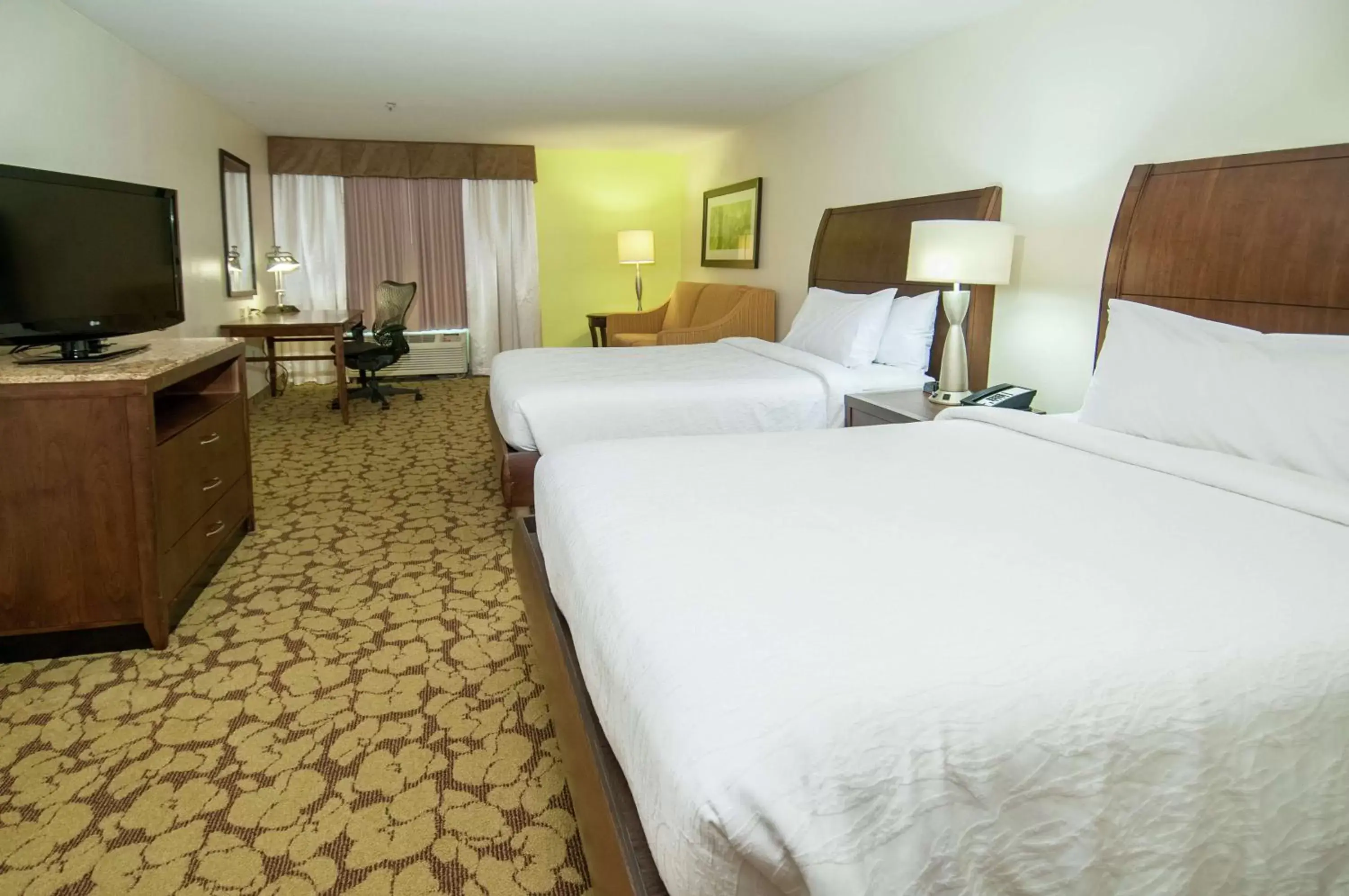 Bedroom, Bed in Hilton Garden Inn New Orleans Airport