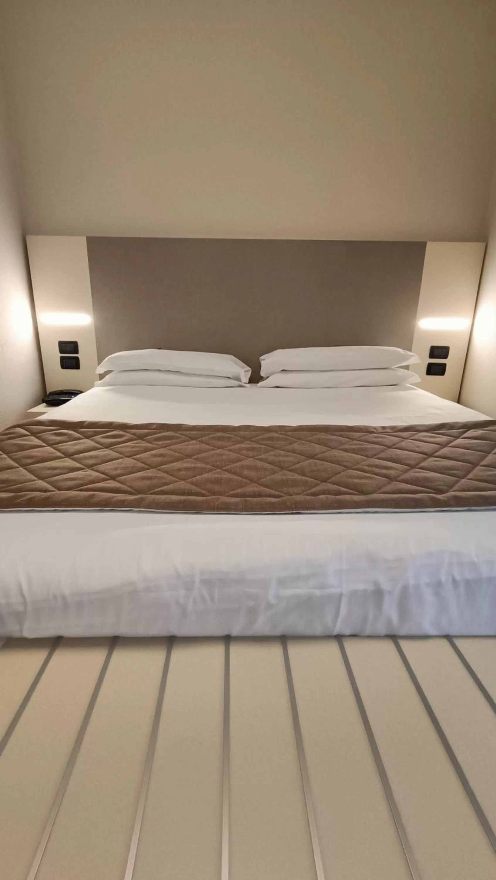 Bedroom, Bed in Valmarina