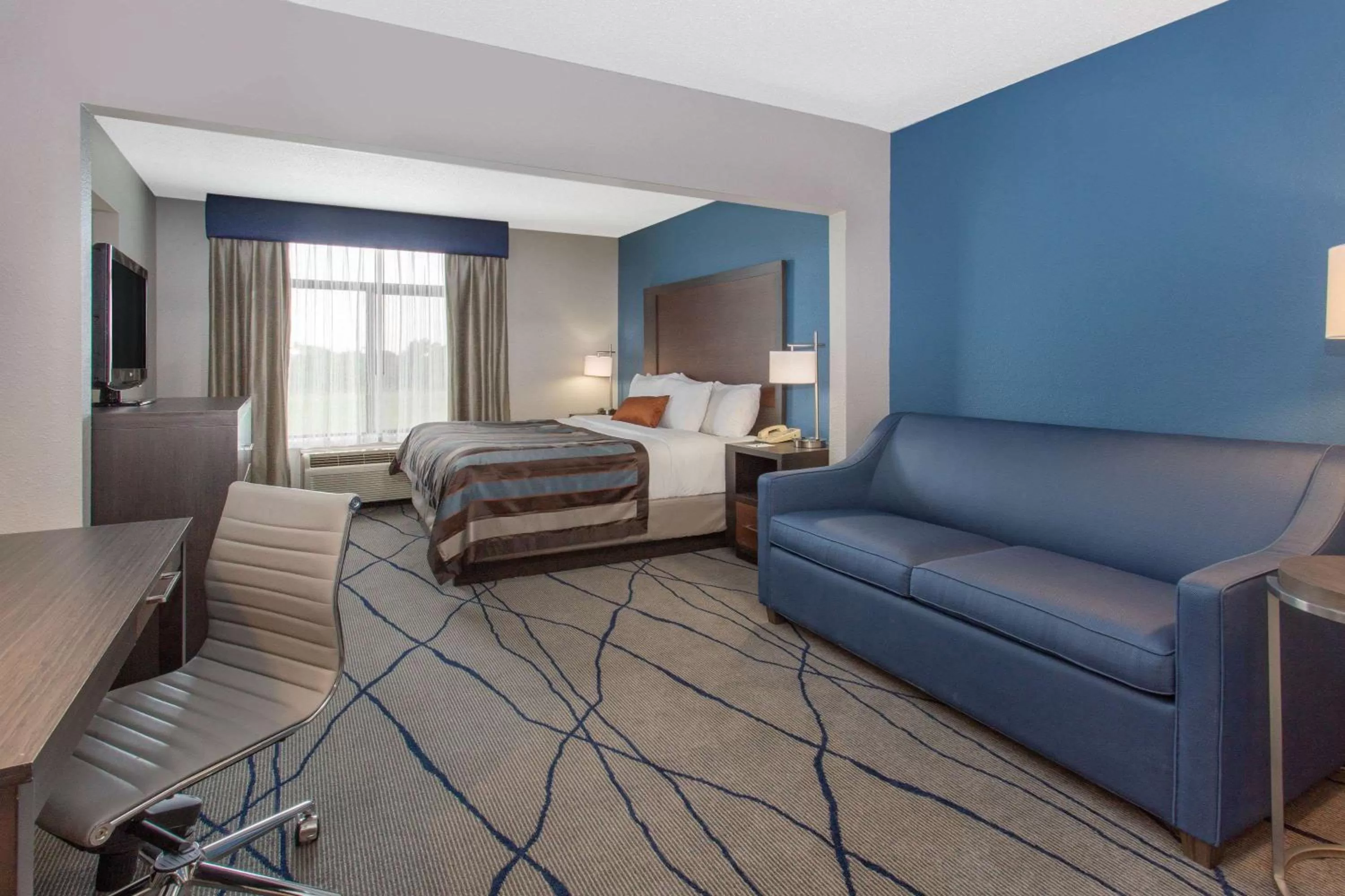 Photo of the whole room, Bed in Wingate by Wyndham Indianapolis Airport Plainfield