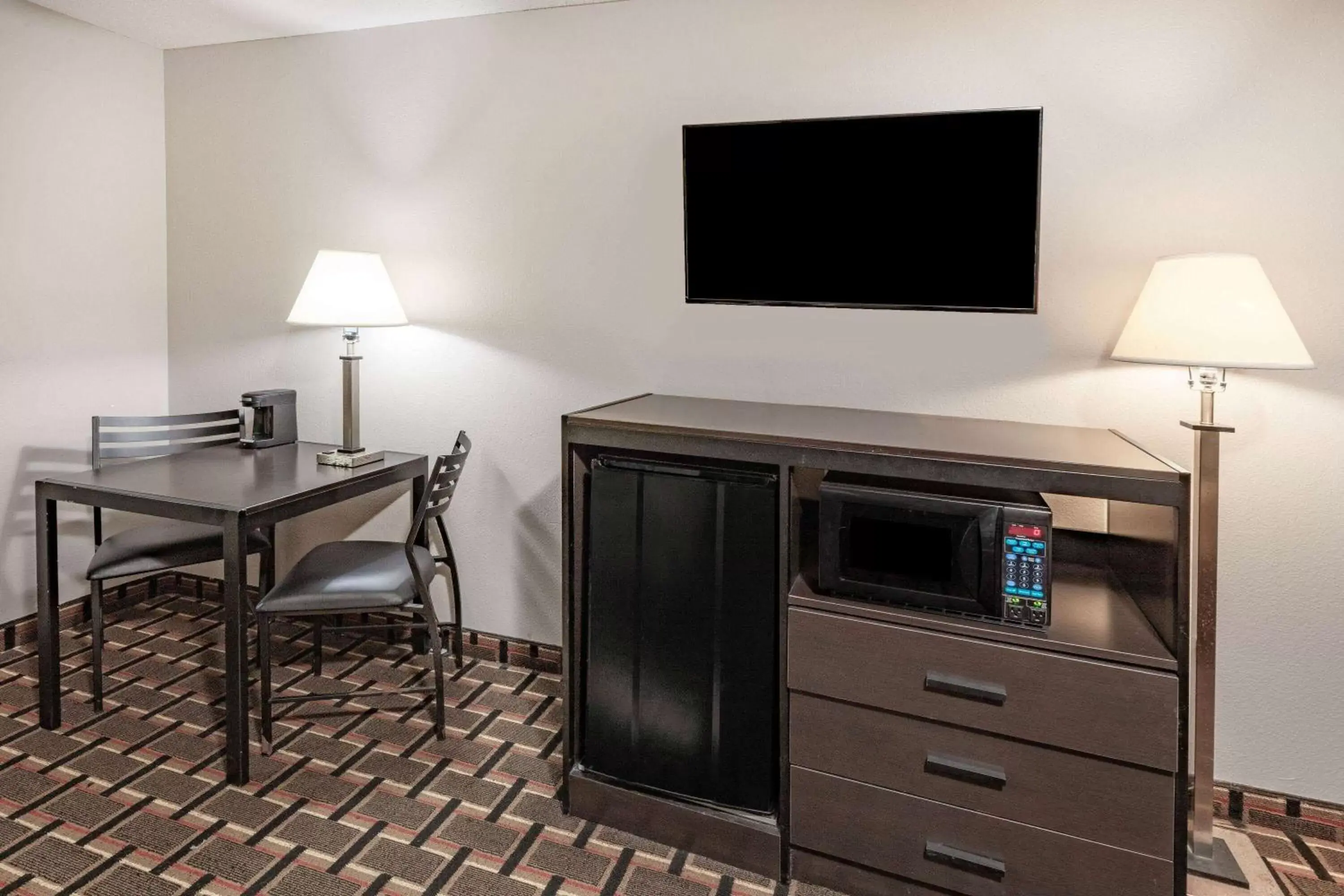 Photo of the whole room, TV/Entertainment Center in Super 8 by Wyndham League City