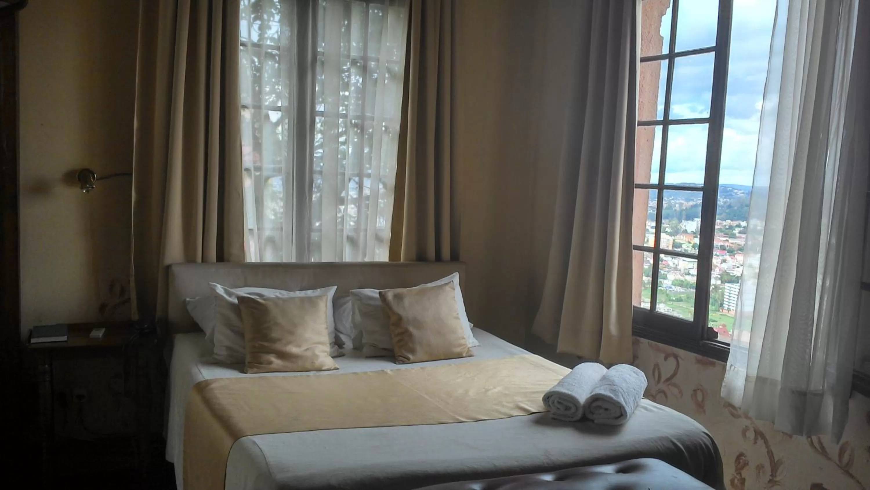 Balcony/Terrace, Bed in Relais De La Haute Ville Tana