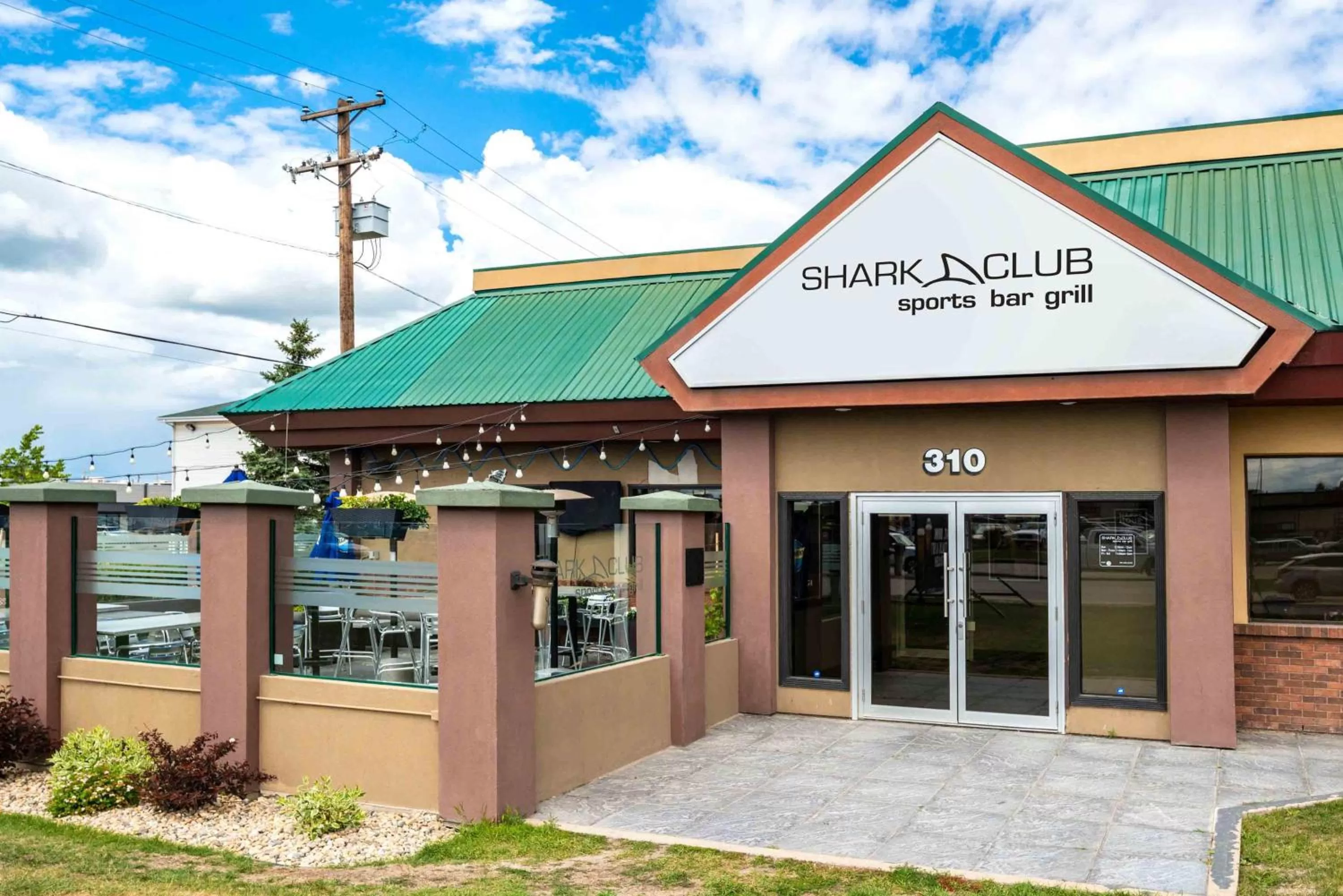 Lounge or bar in Sandman Hotel Saskatoon