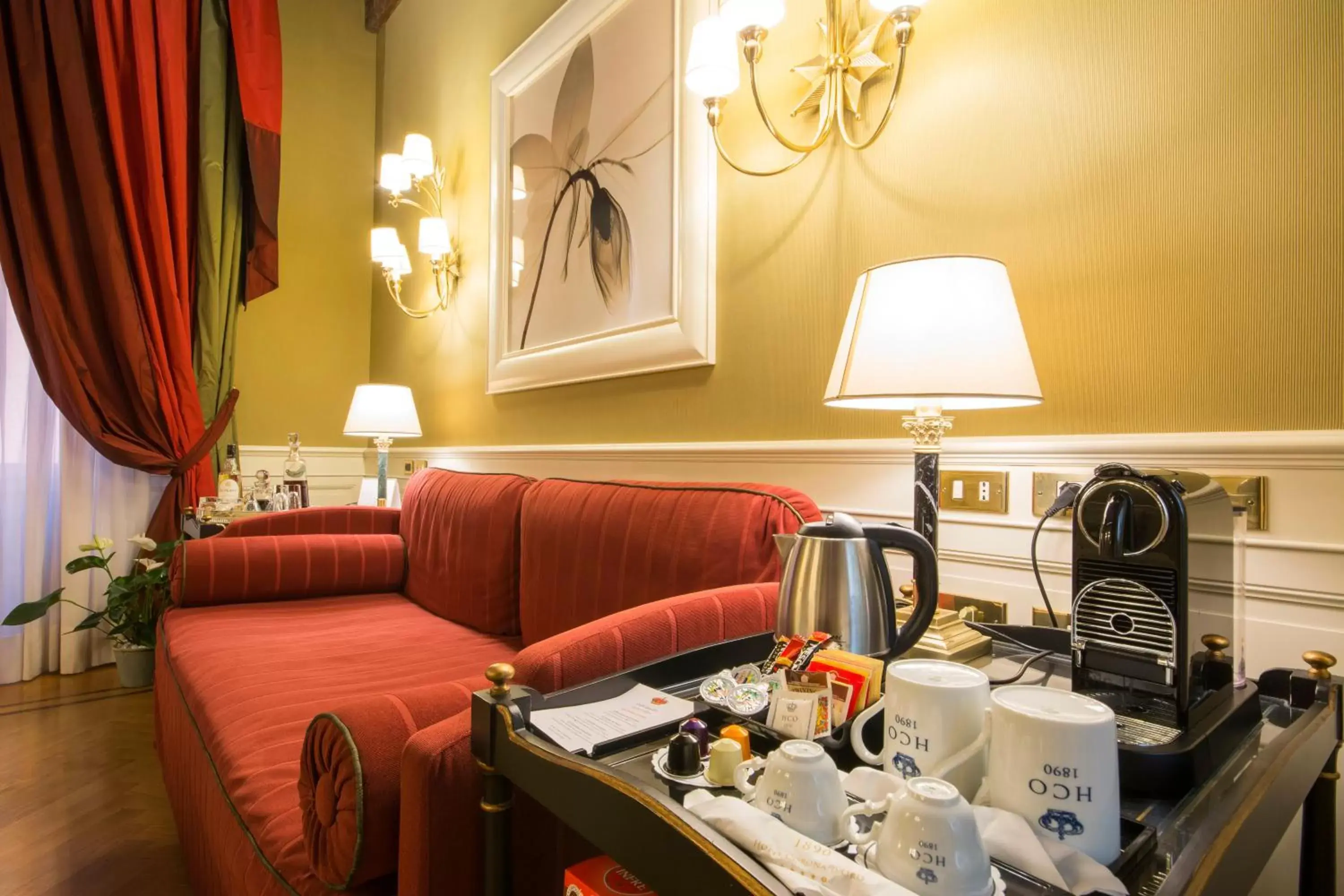 Coffee/tea facilities in Hotel Corona d'Oro