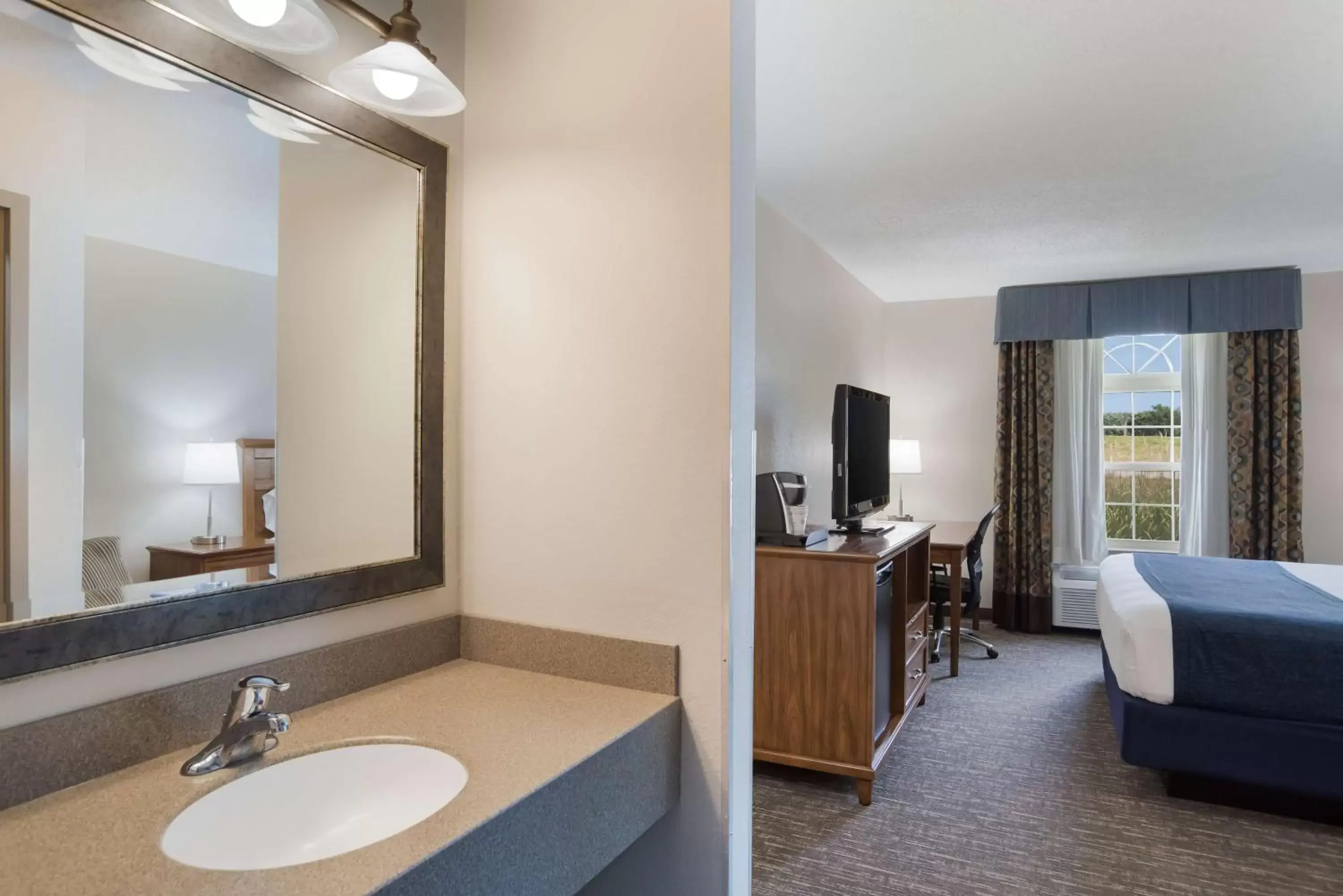 Bathroom in SureStay Plus Hotel by Best Western Elizabethtown Hershey