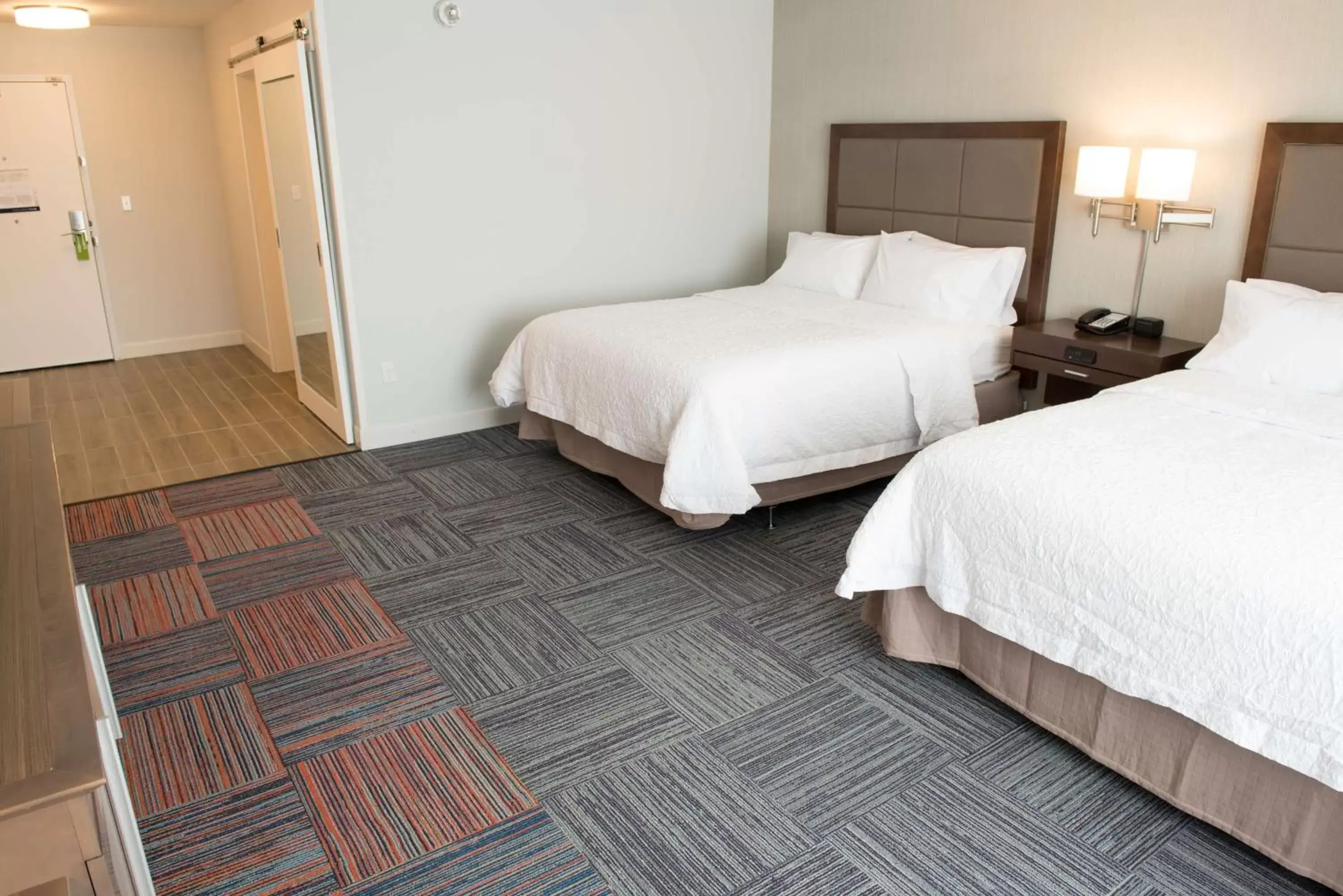 Bed in Hampton Inn & Suites Bay City