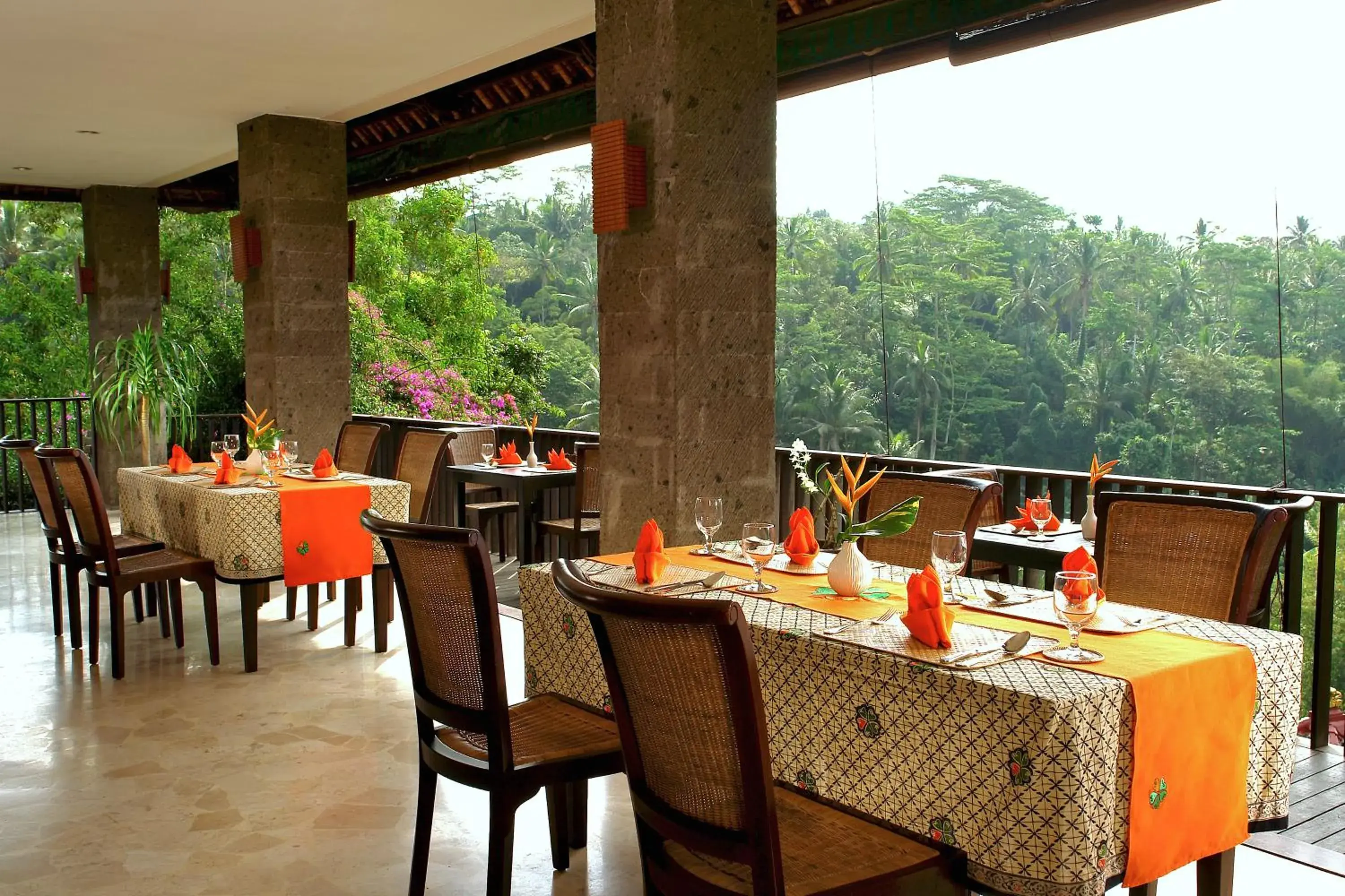 Restaurant/Places to Eat in Anahata Villas and Spa Resort