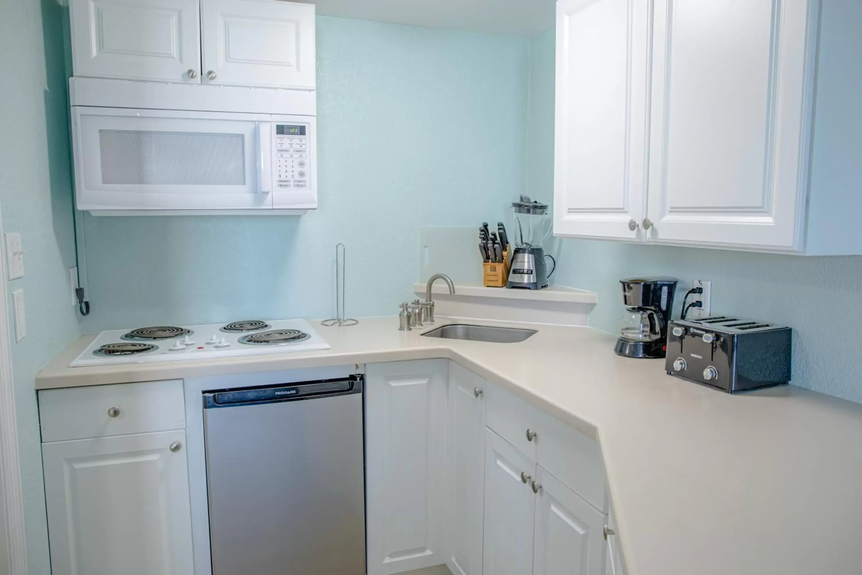 Kitchen or kitchenette, Kitchen/Kitchenette in Sea and Breeze Hotel and Condo