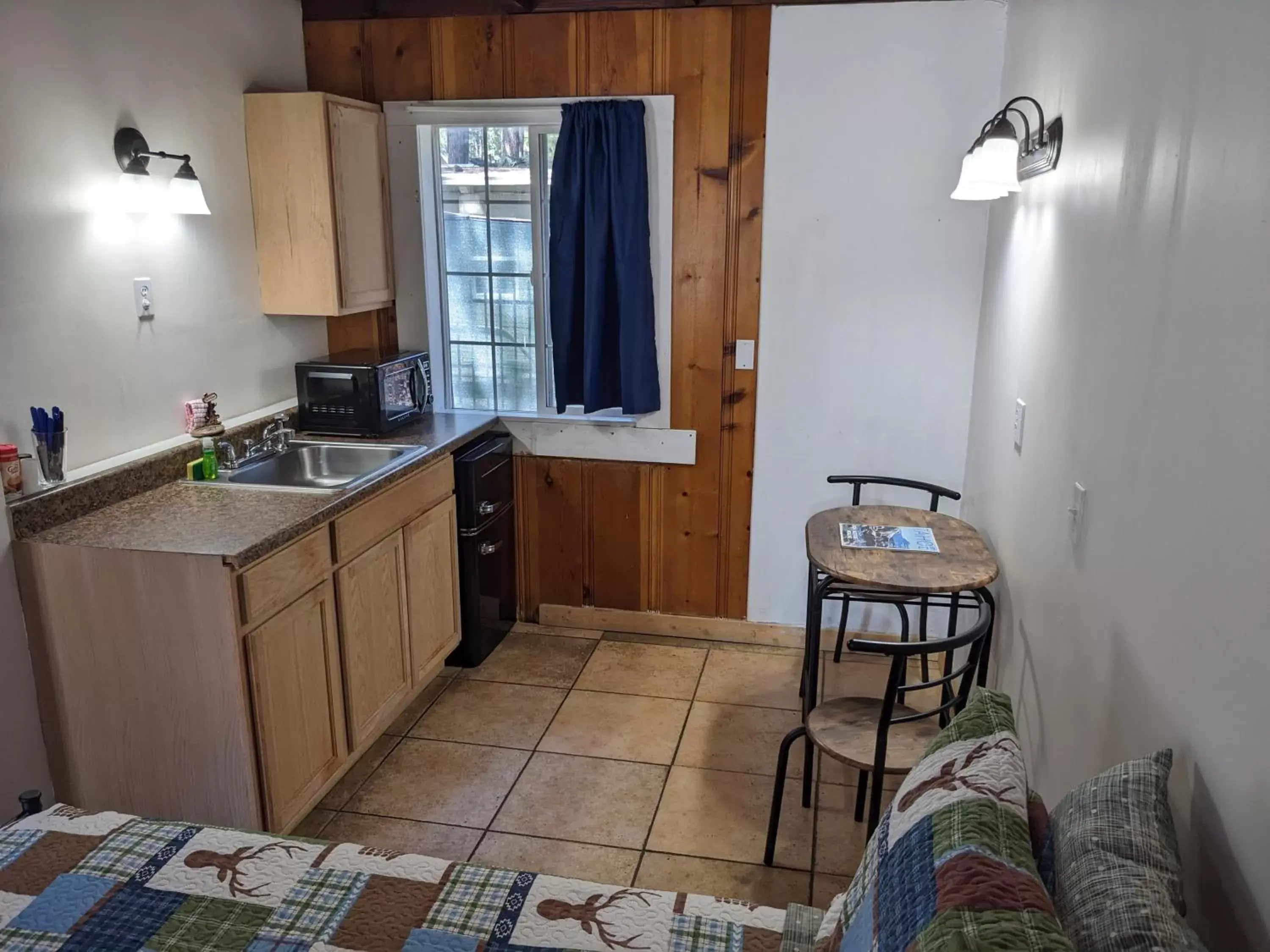 Kitchen/Kitchenette in The Washoe Lodge