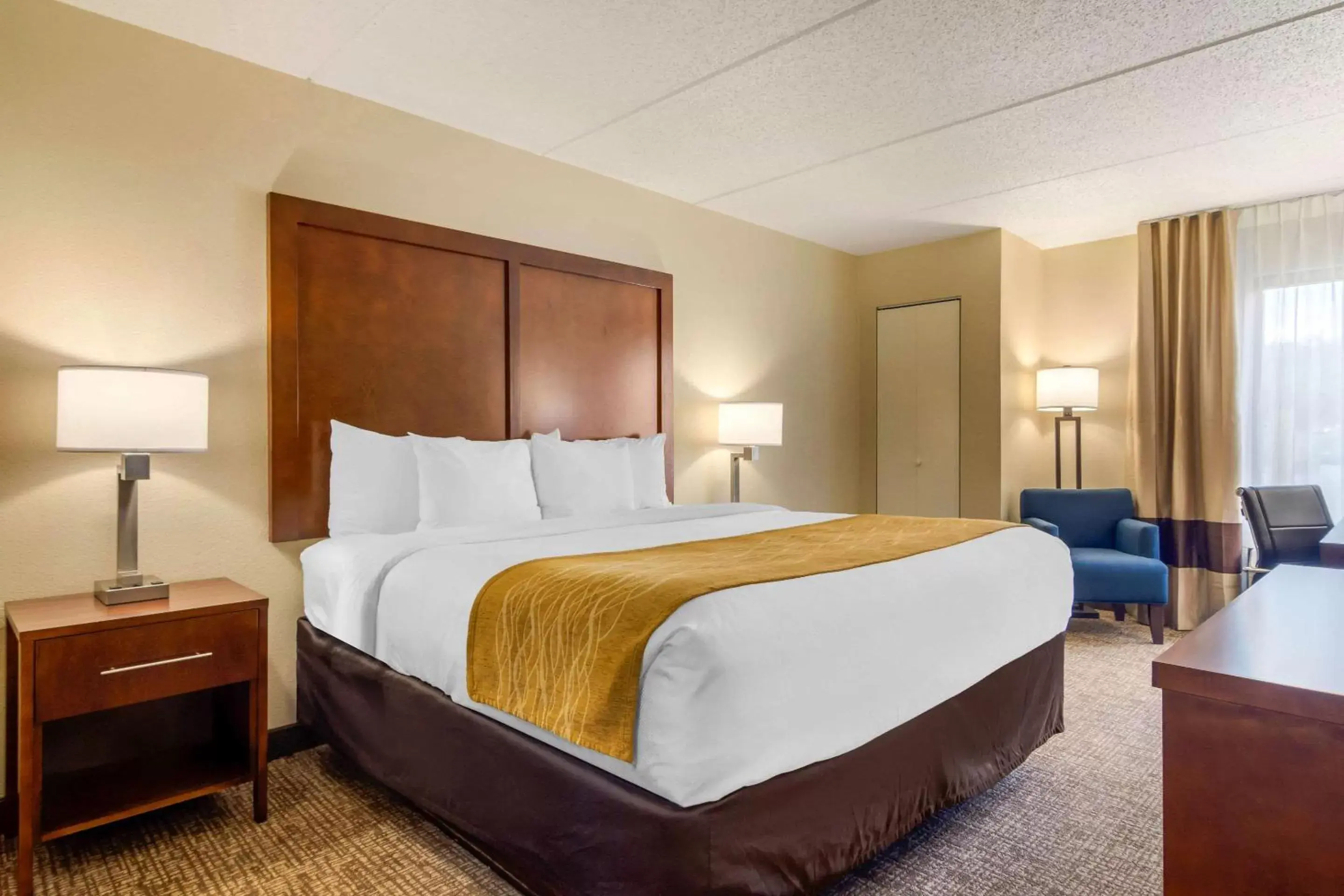 Photo of the whole room, Bed in Comfort Inn Atlanta Airport