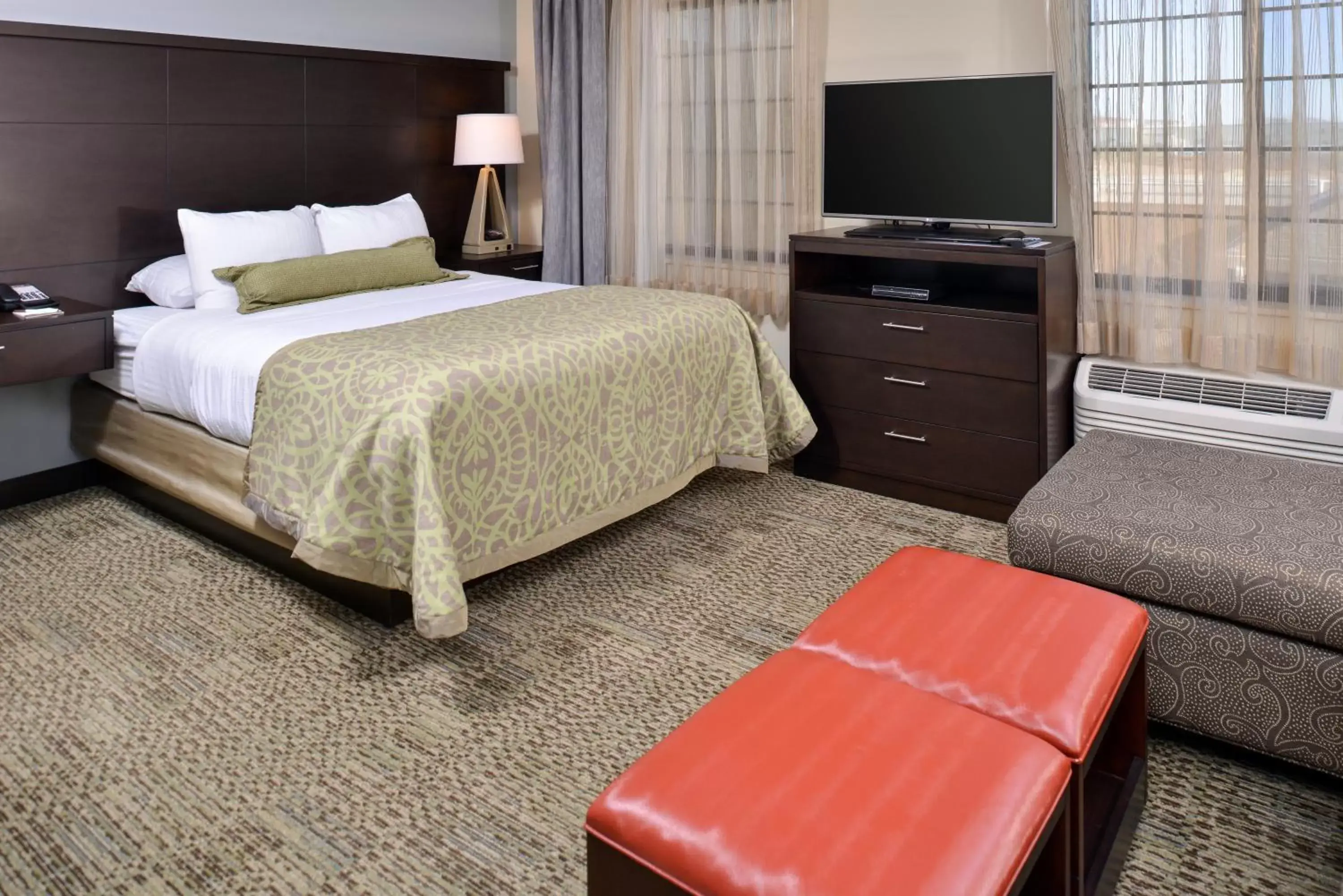 Photo of the whole room, Bed in Staybridge Suites Rochester, an IHG Hotel