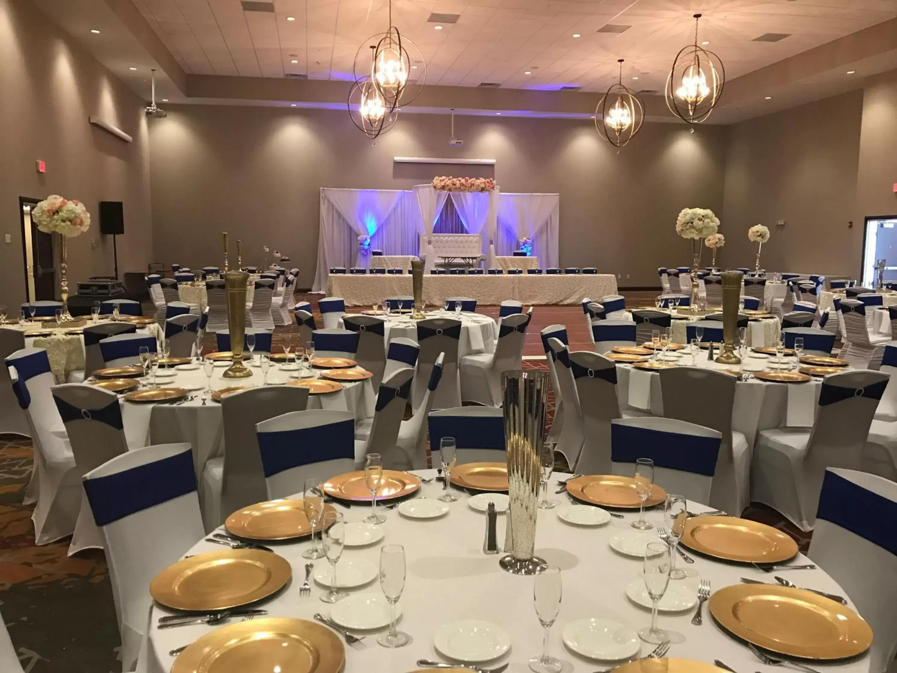 Banquet/Function facilities, Restaurant/Places to Eat in Holiday Inn Mishawaka, an IHG Hotel