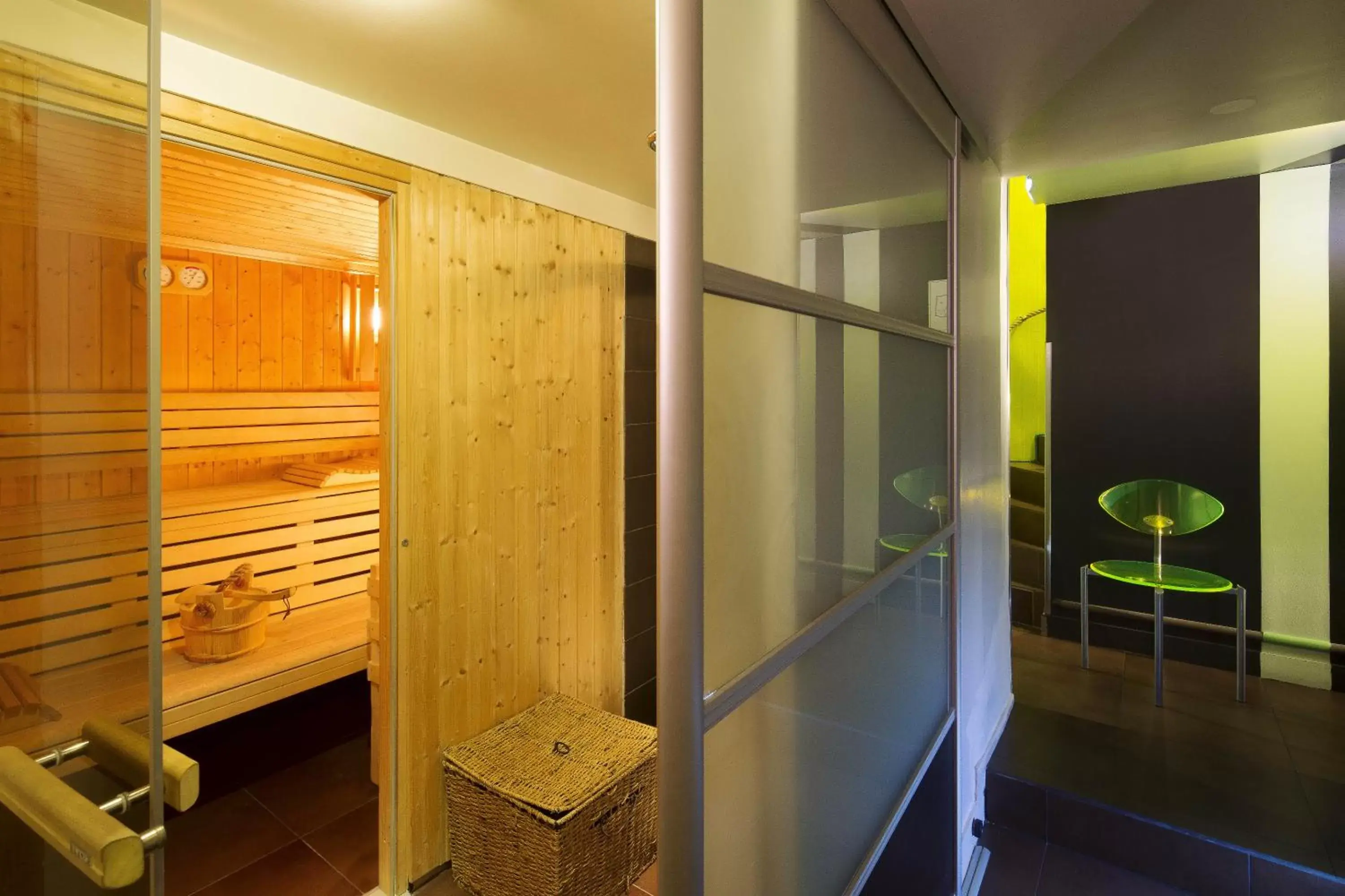 Spa and wellness centre/facilities, Bathroom in Hôtel Le Fabe