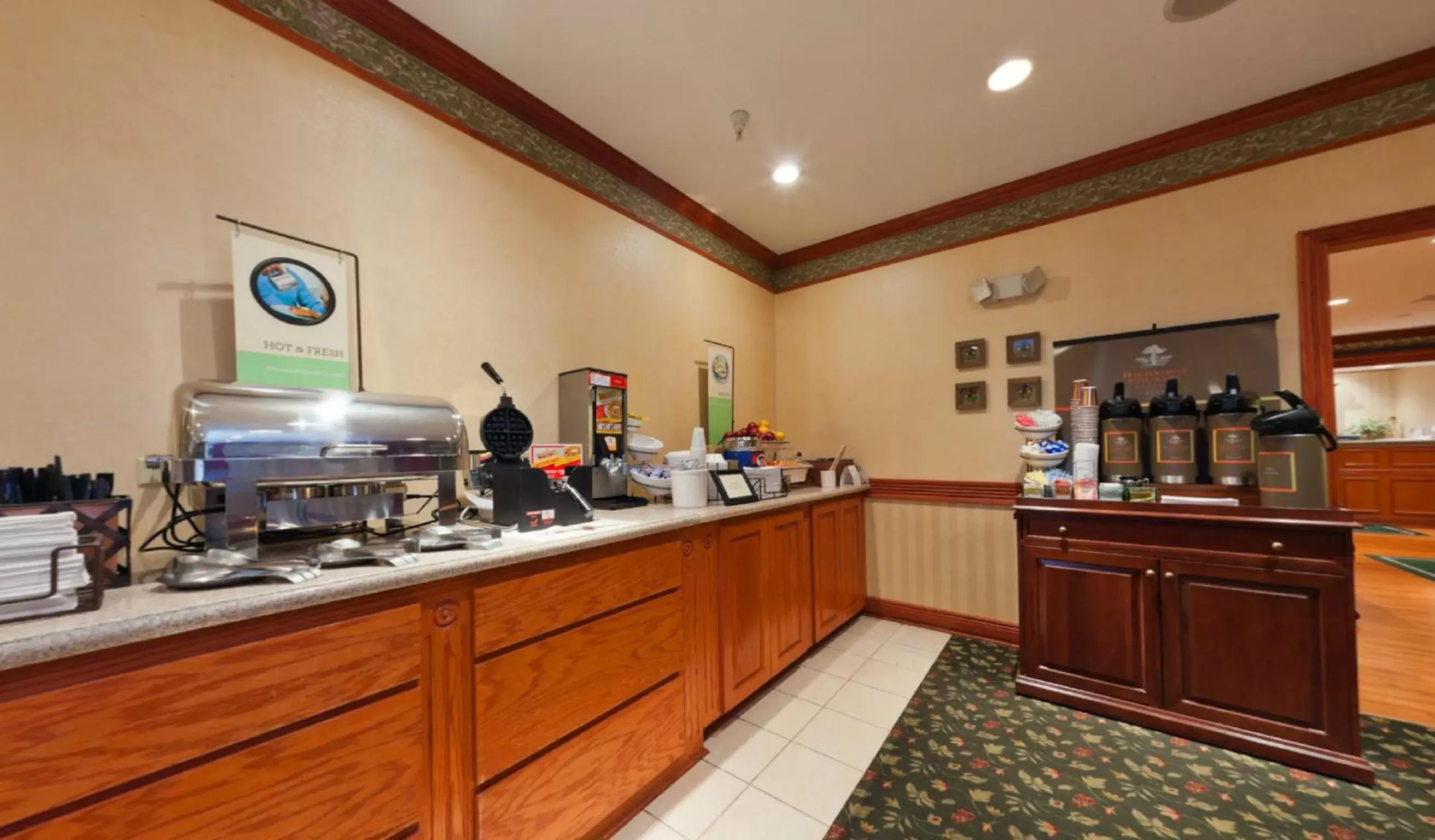 Restaurant/places to eat, Kitchen/Kitchenette in Country Inn & Suites by Radisson, Michigan City, IN