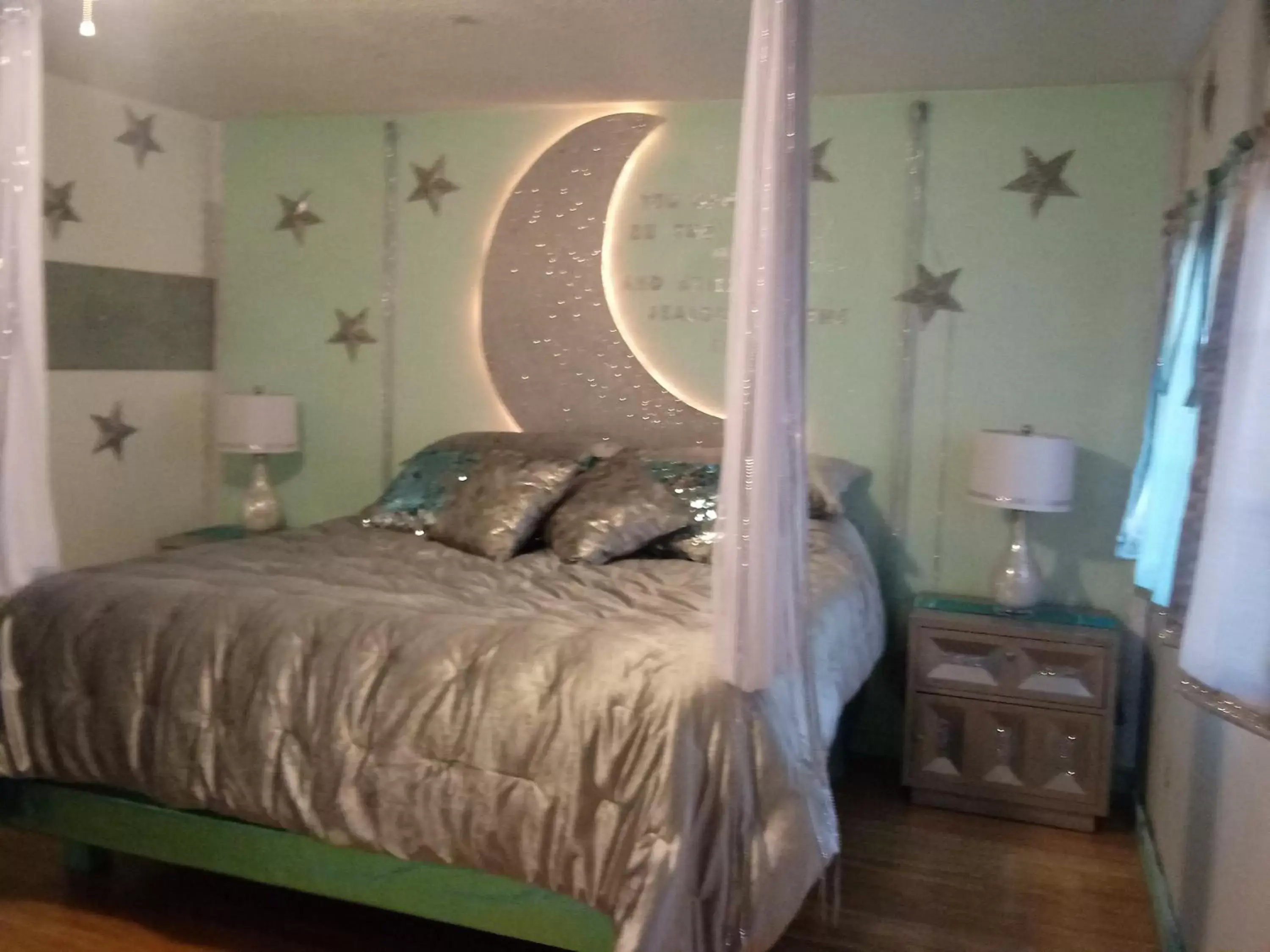 Bed in CRESCENT MOON MOTEL