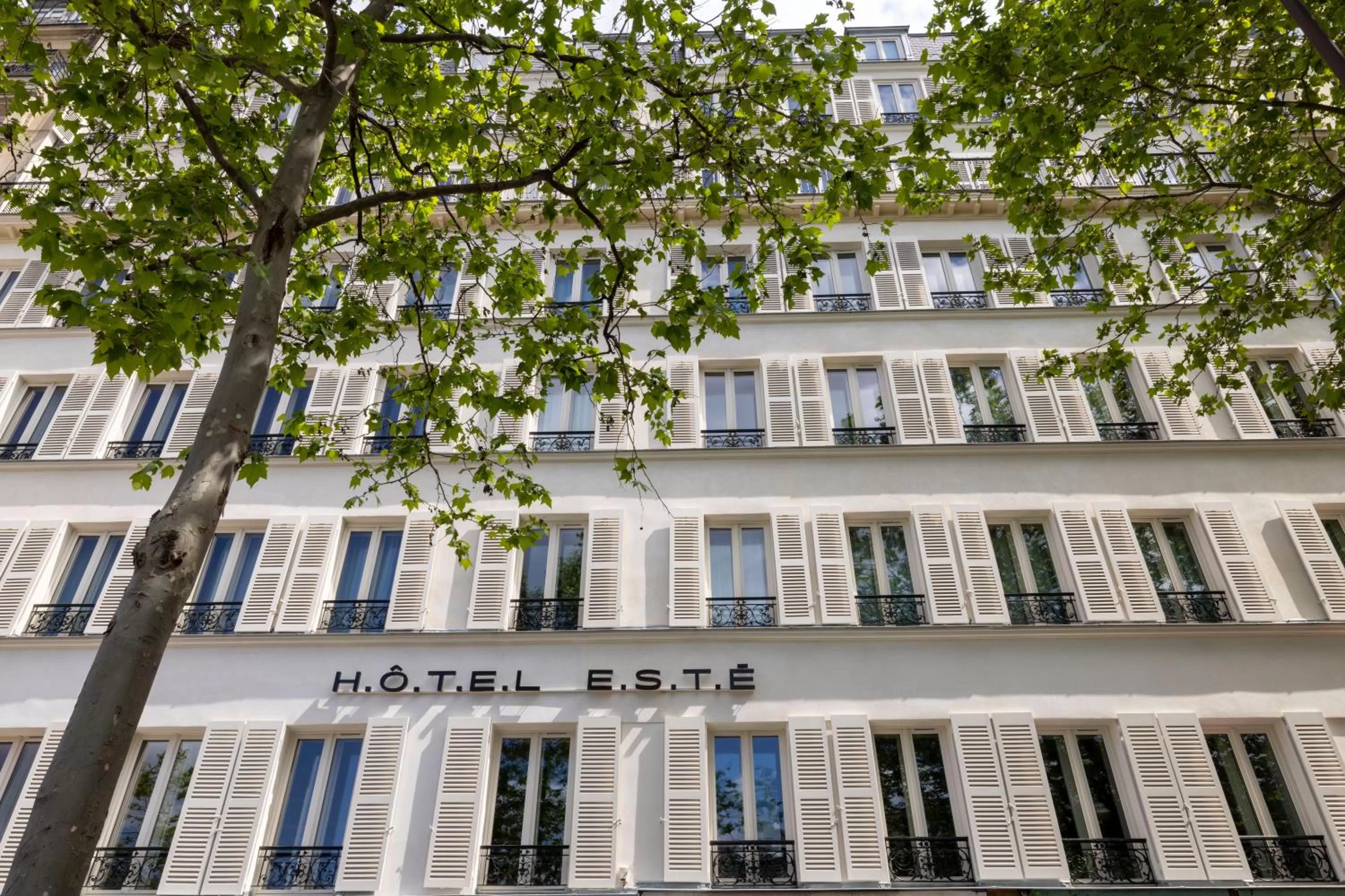 Property building in Hôtel Esté