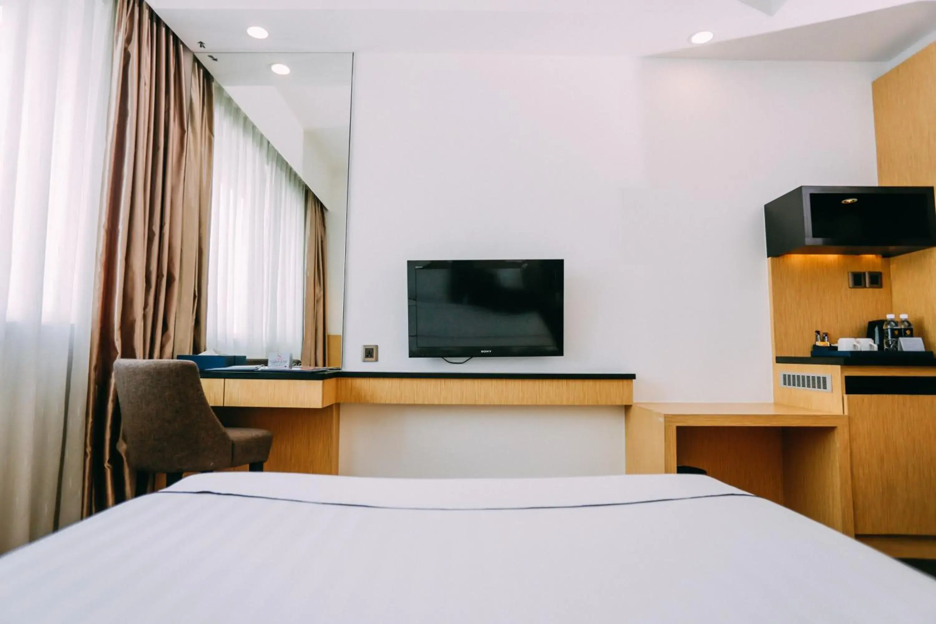 Bed, TV/Entertainment Center in Hotel Granada Johor Bahru