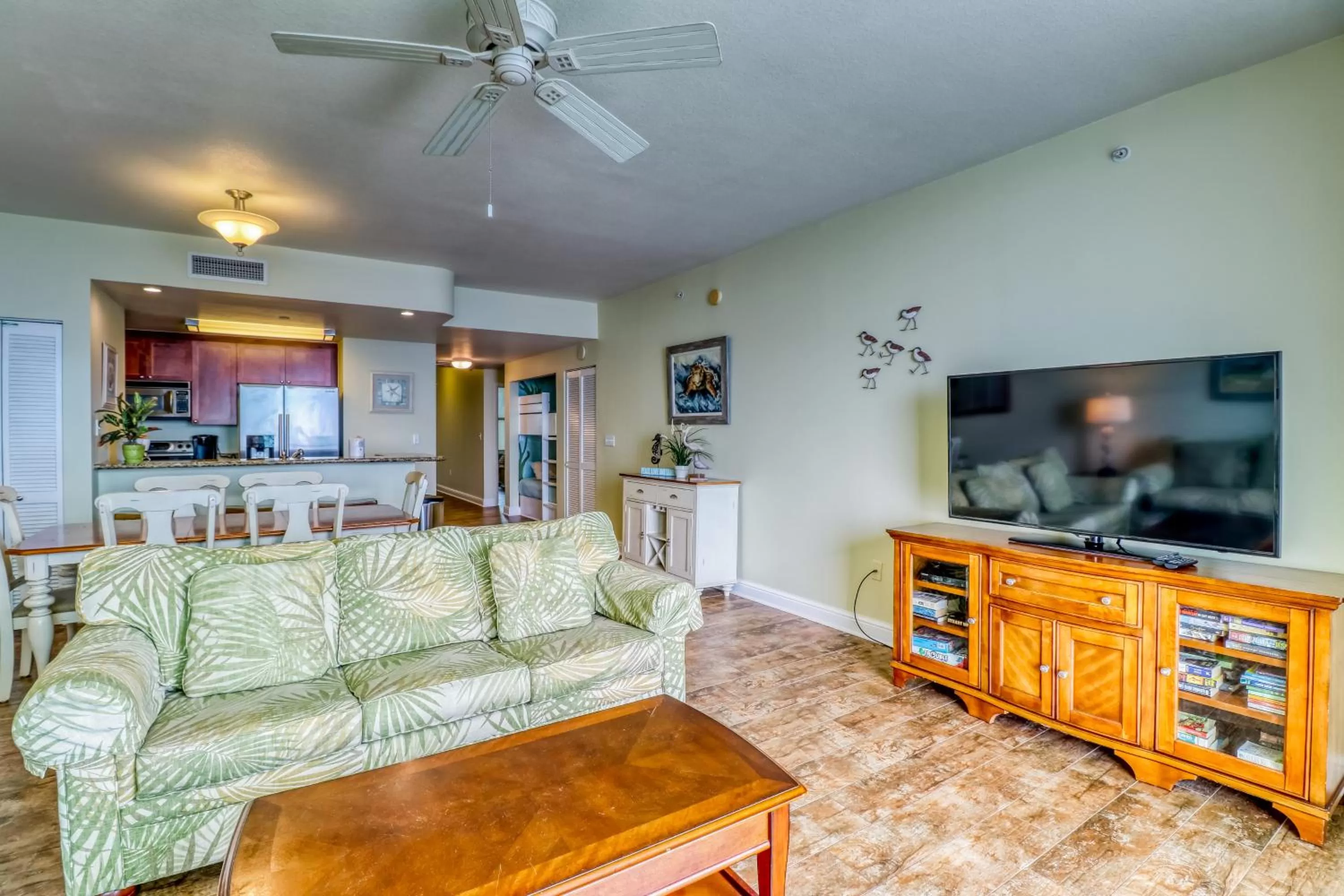 Apartment with Pool View  in Aqua 1604