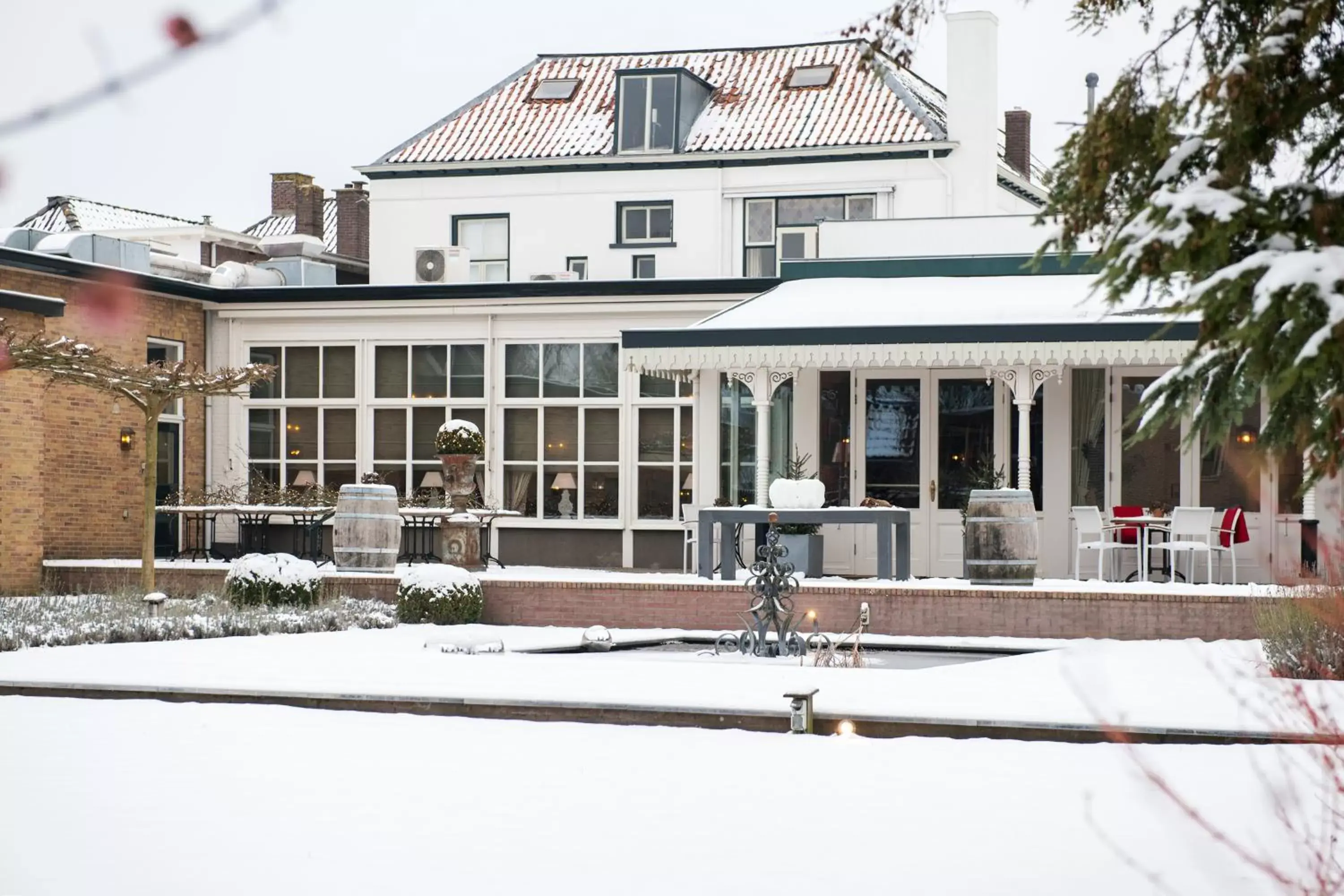 Winter, Property Building in Hotel Bakker