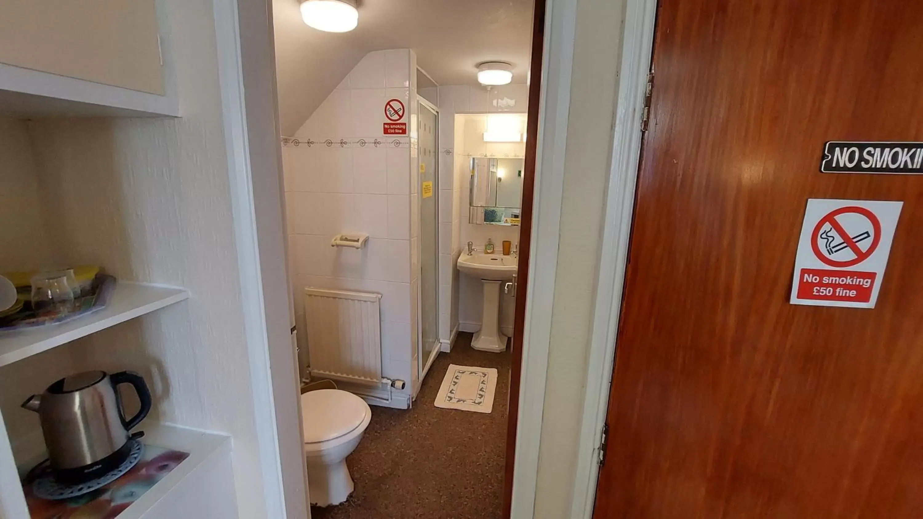 Bathroom in Tennyson Lodge