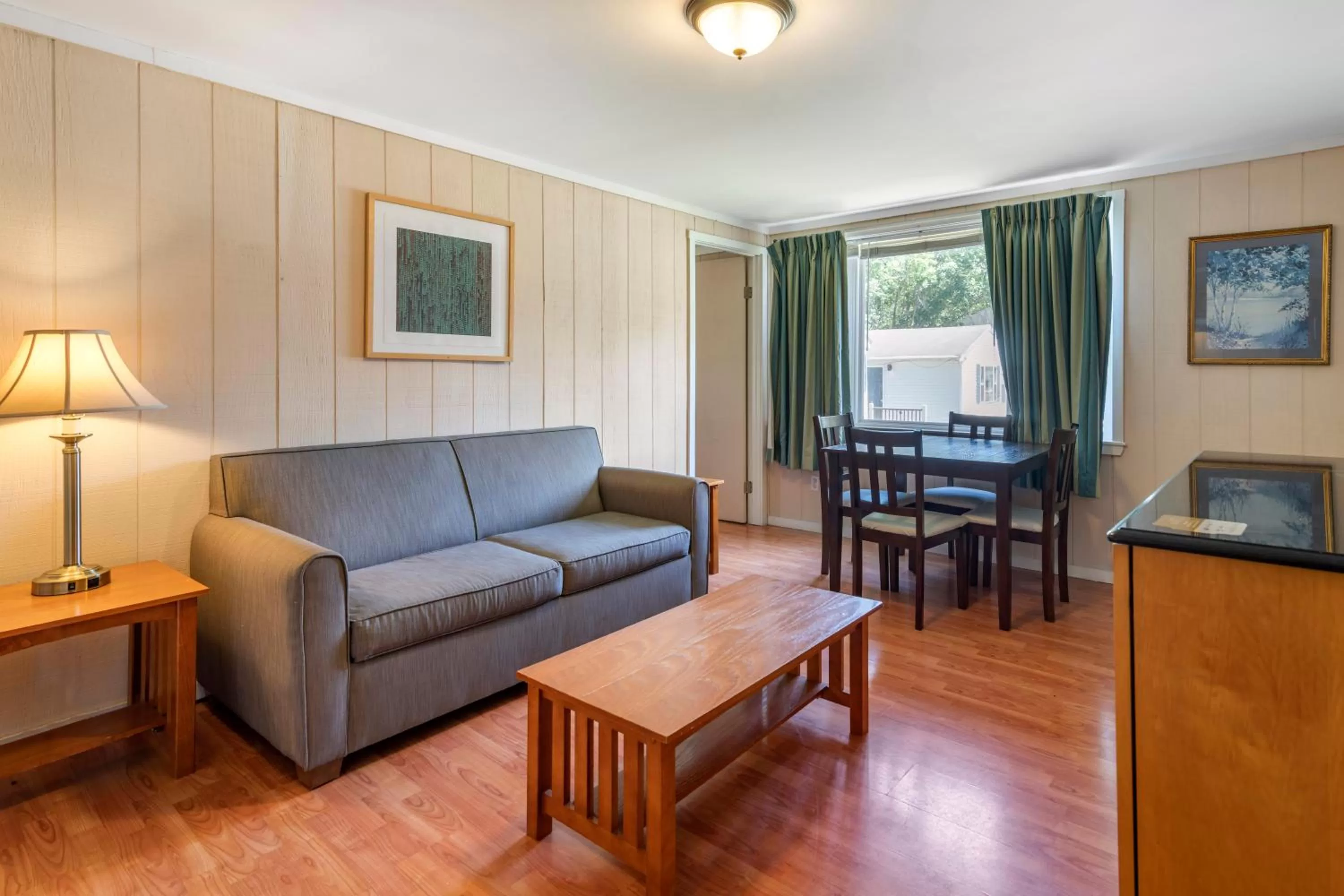 Living room in Anchor Inn and Cottages Wells-Ogunquit