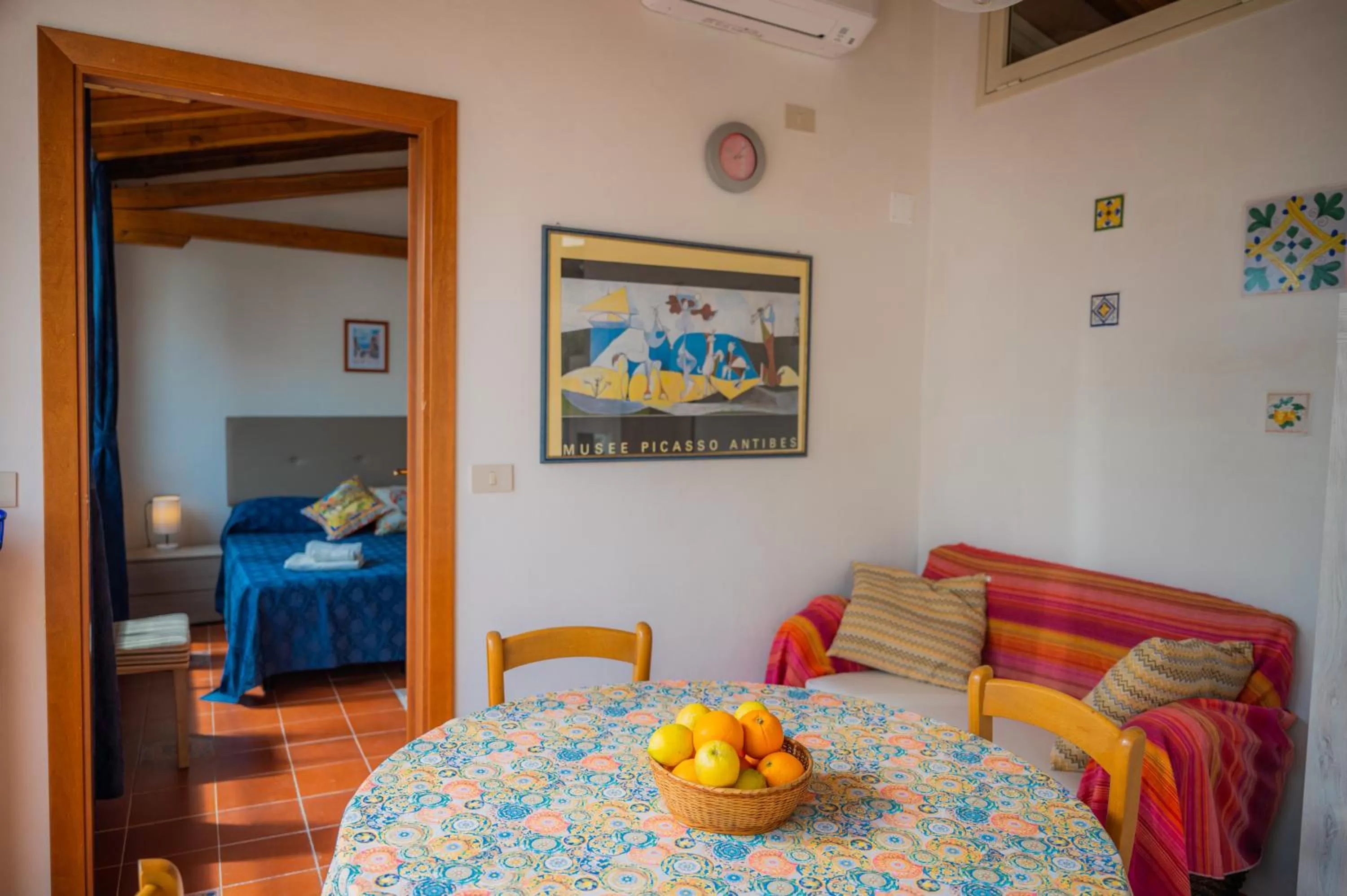 Dining area, Bed in ToviMar Apartments